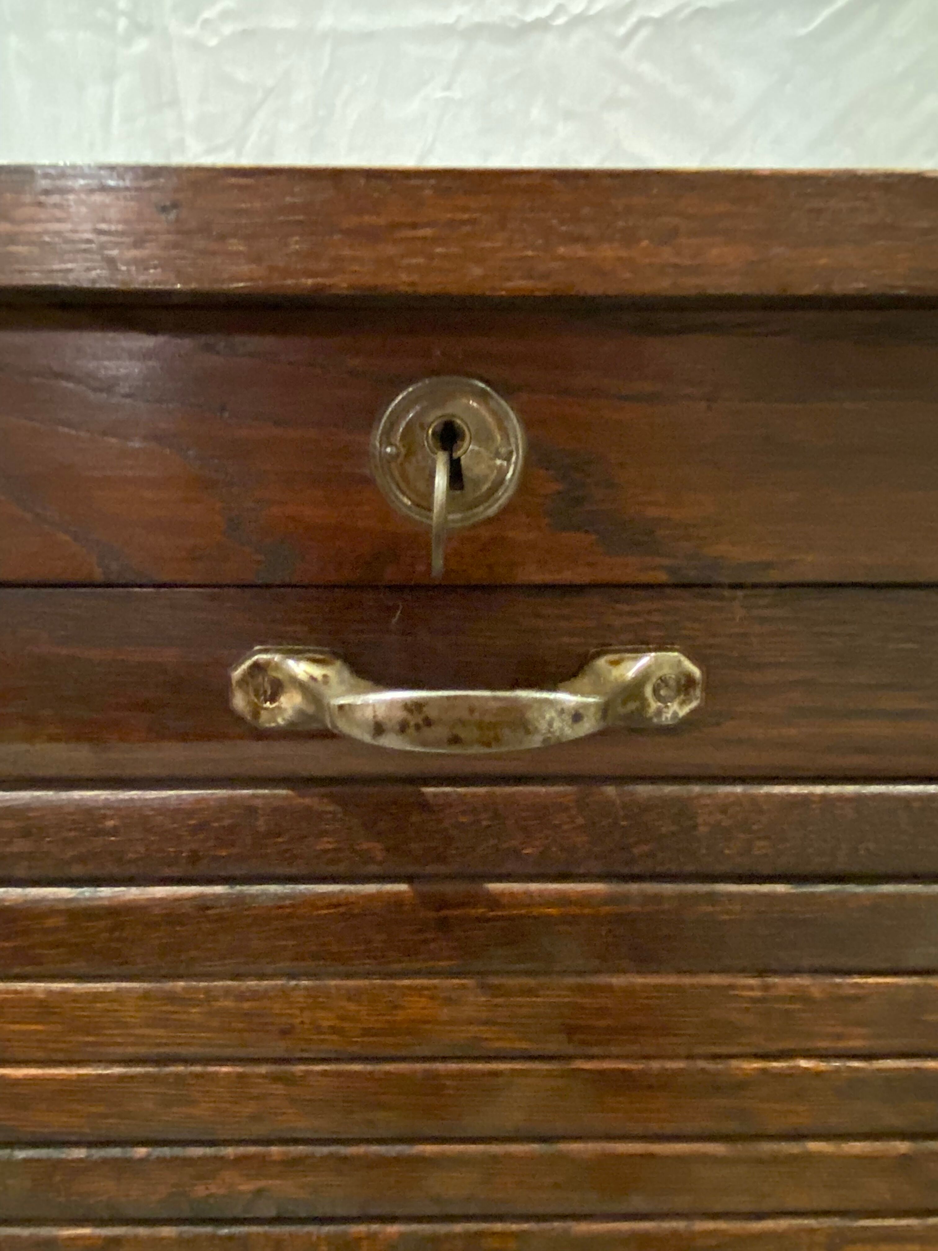 Double curtain cabinet