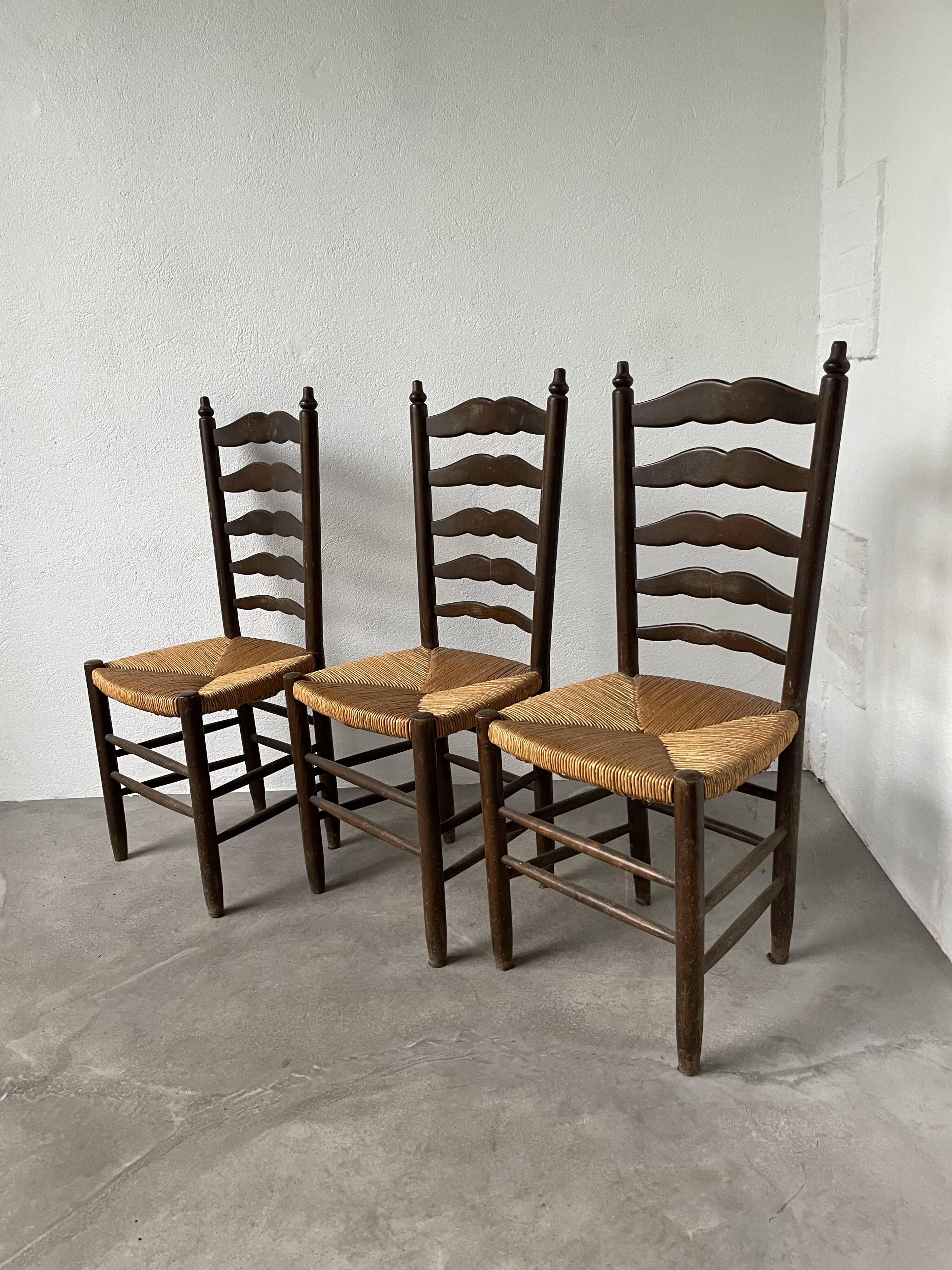 Trio rustic chairs in oak straw