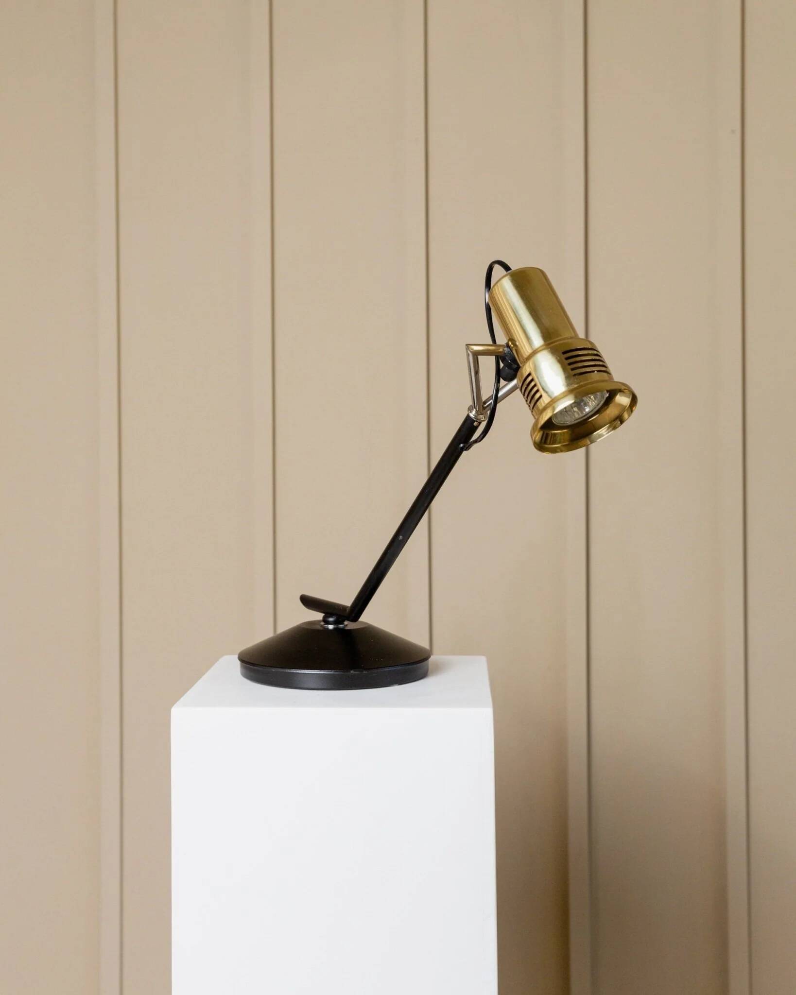 Vintage Hollywood Regency style table lamp from the 80s - black and gold metal lamp by Gigidi Iluminazione.