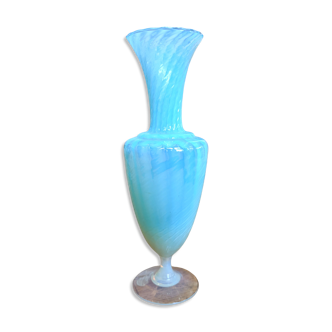 Vase opaline bleu iridescent