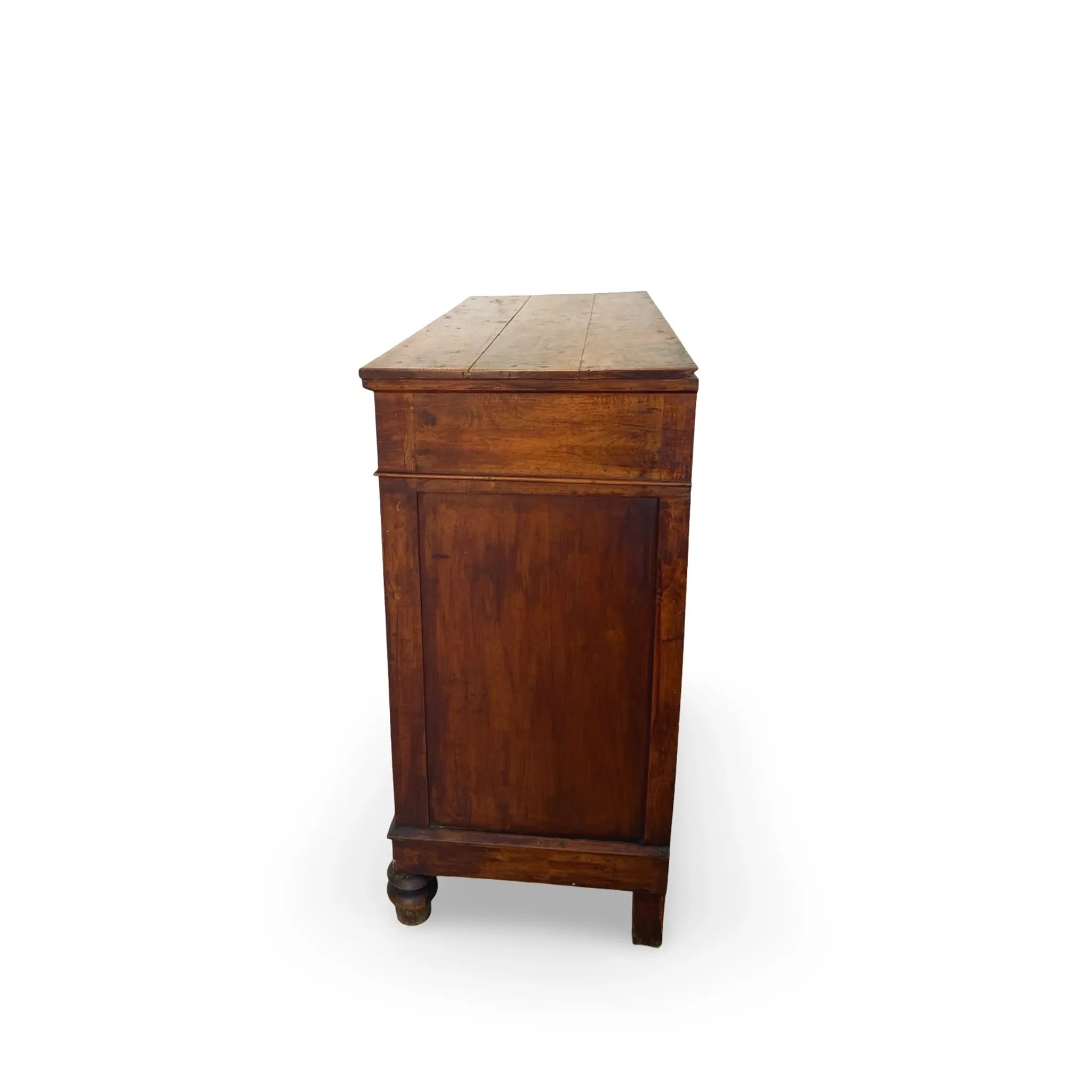 Antique Italian walnut chest of drawers dating to the late 19th centur