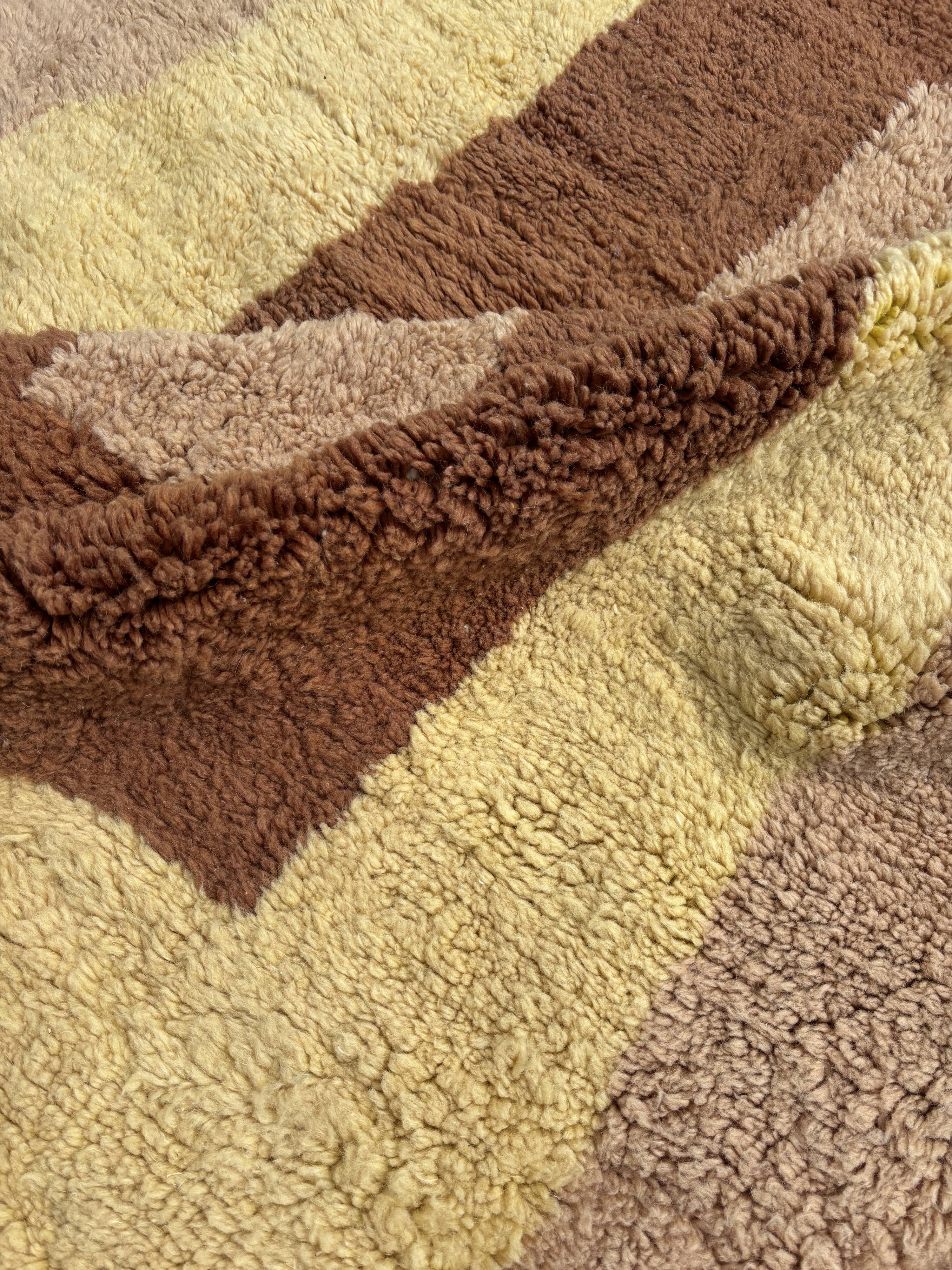 Moroccan Berber Mrirt wool rug