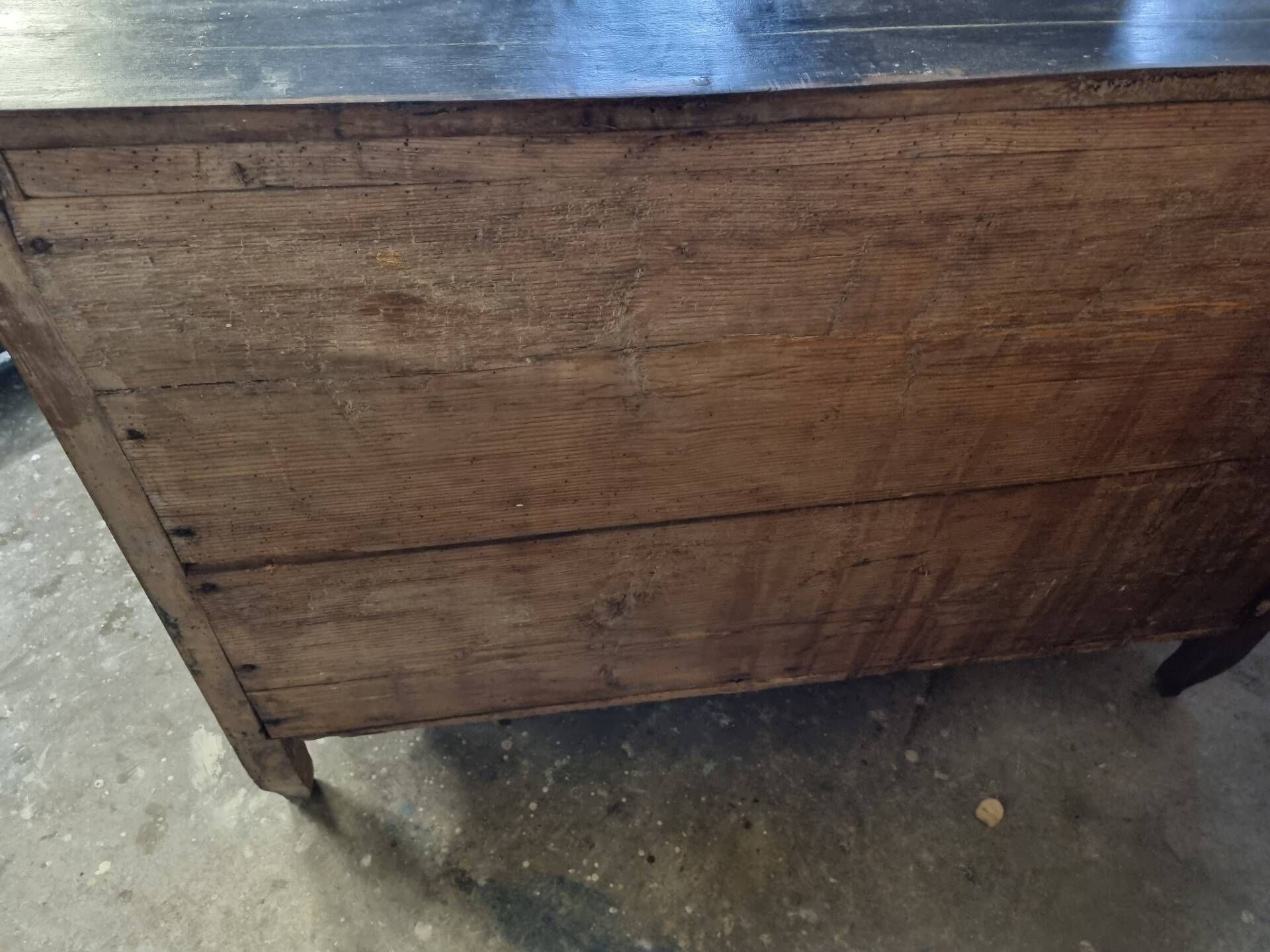 Chest of drawers