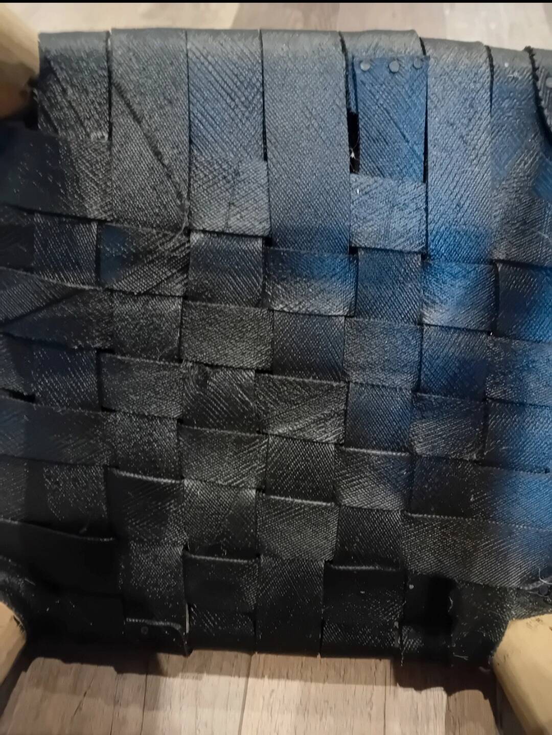 Stool made from lemon wood and recycled tires