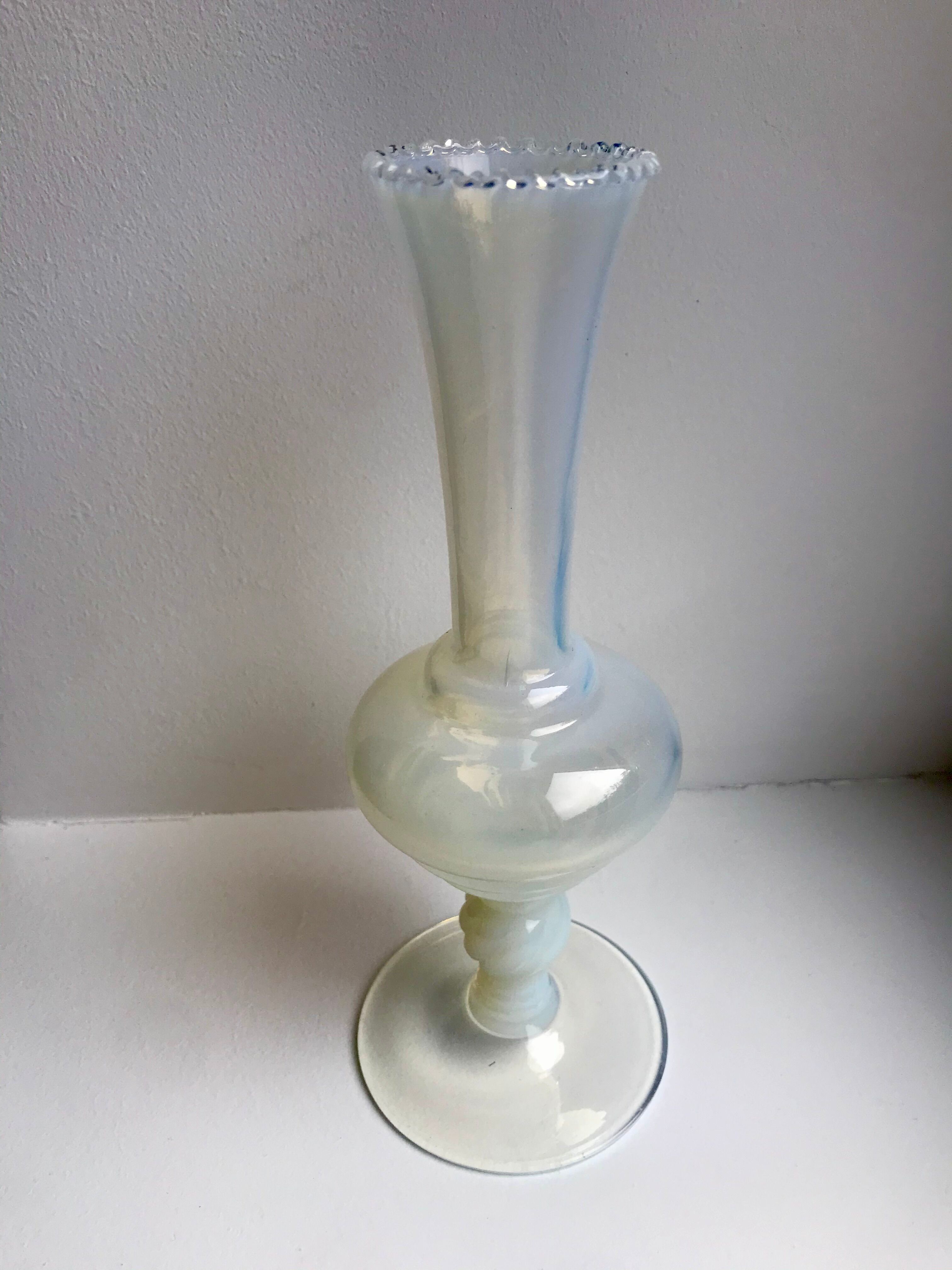 Opalescent opaline vase 50s-60s