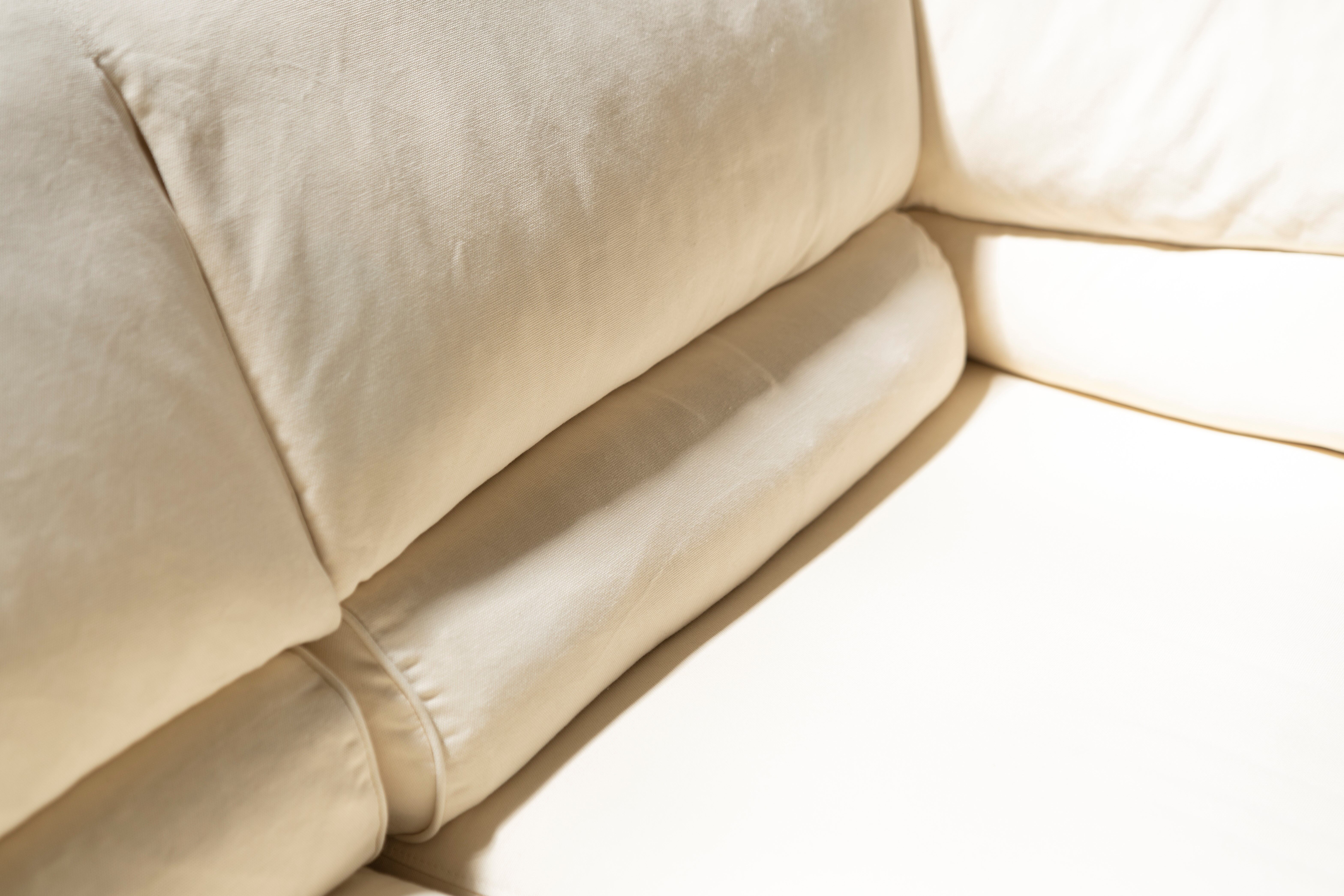 White sofa 2 places Molteni