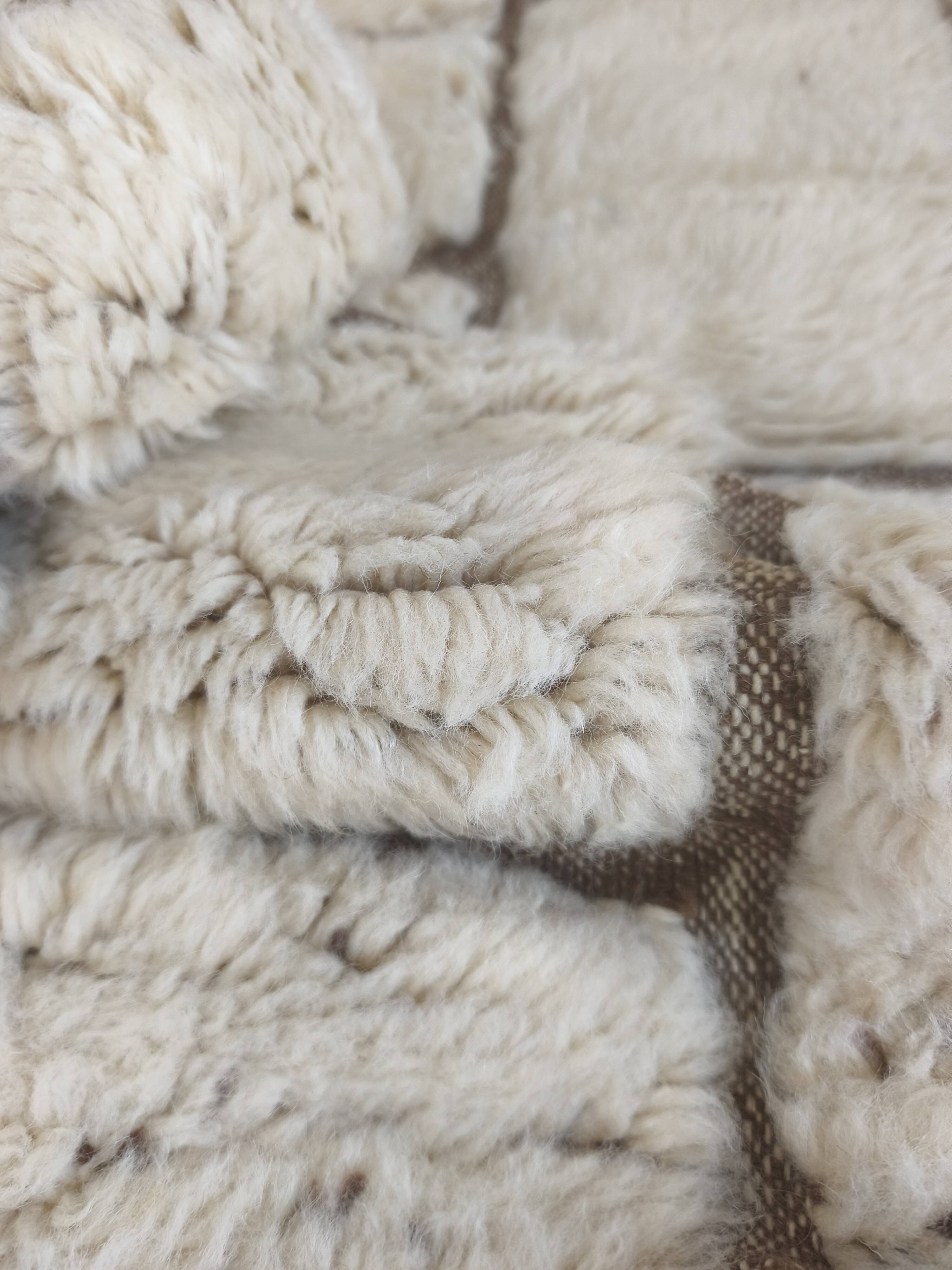 Beni Mrirt Berber Rug Handmade 150x250cm・Textured Paving Pattern・Cream Wool