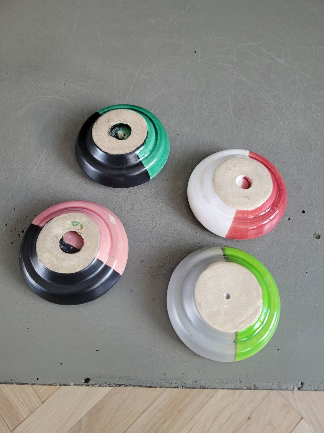 Lot de 4 petits cendriers individuels en céramique