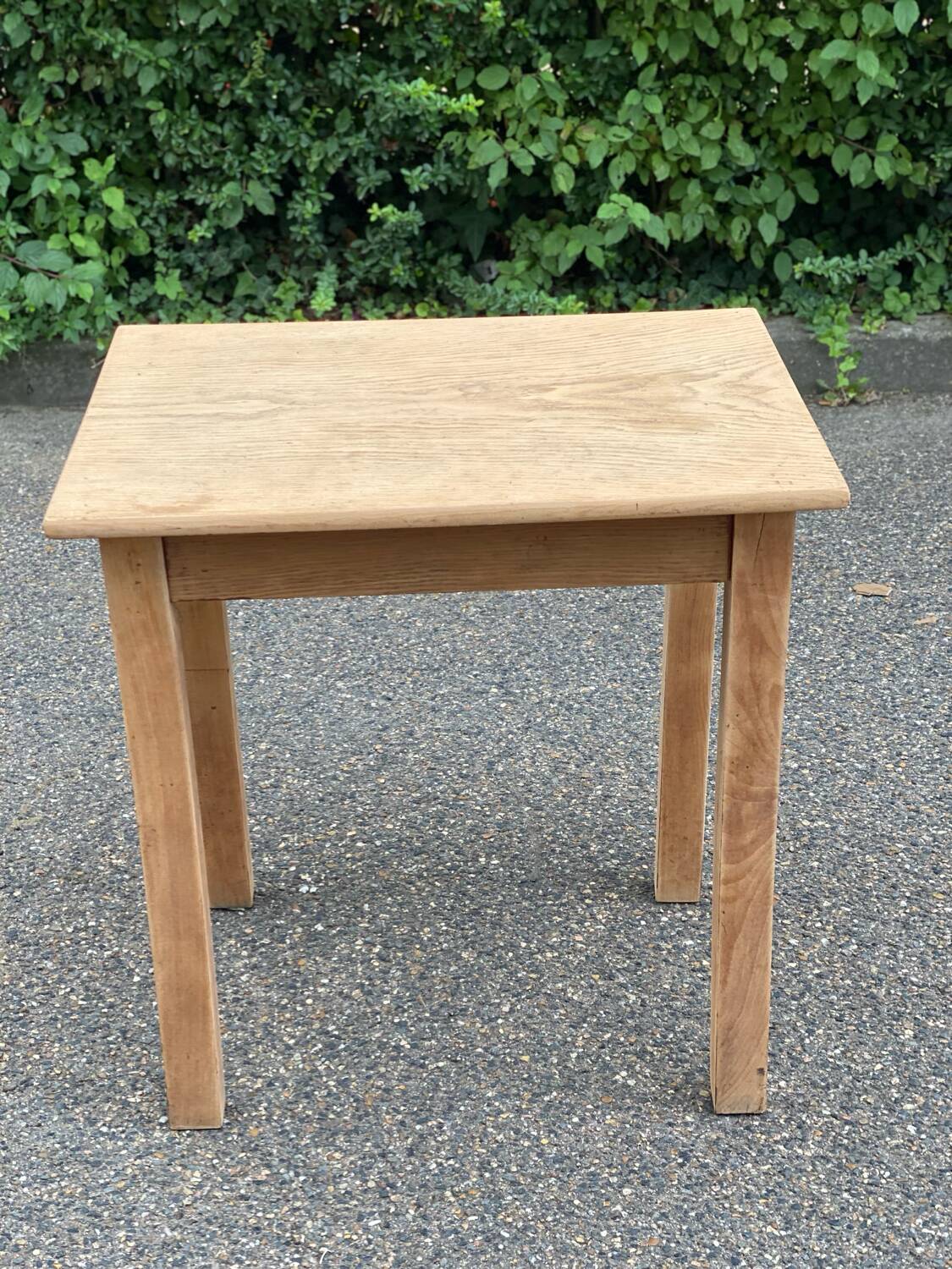 Table de ferme rénovée en bois massif brut