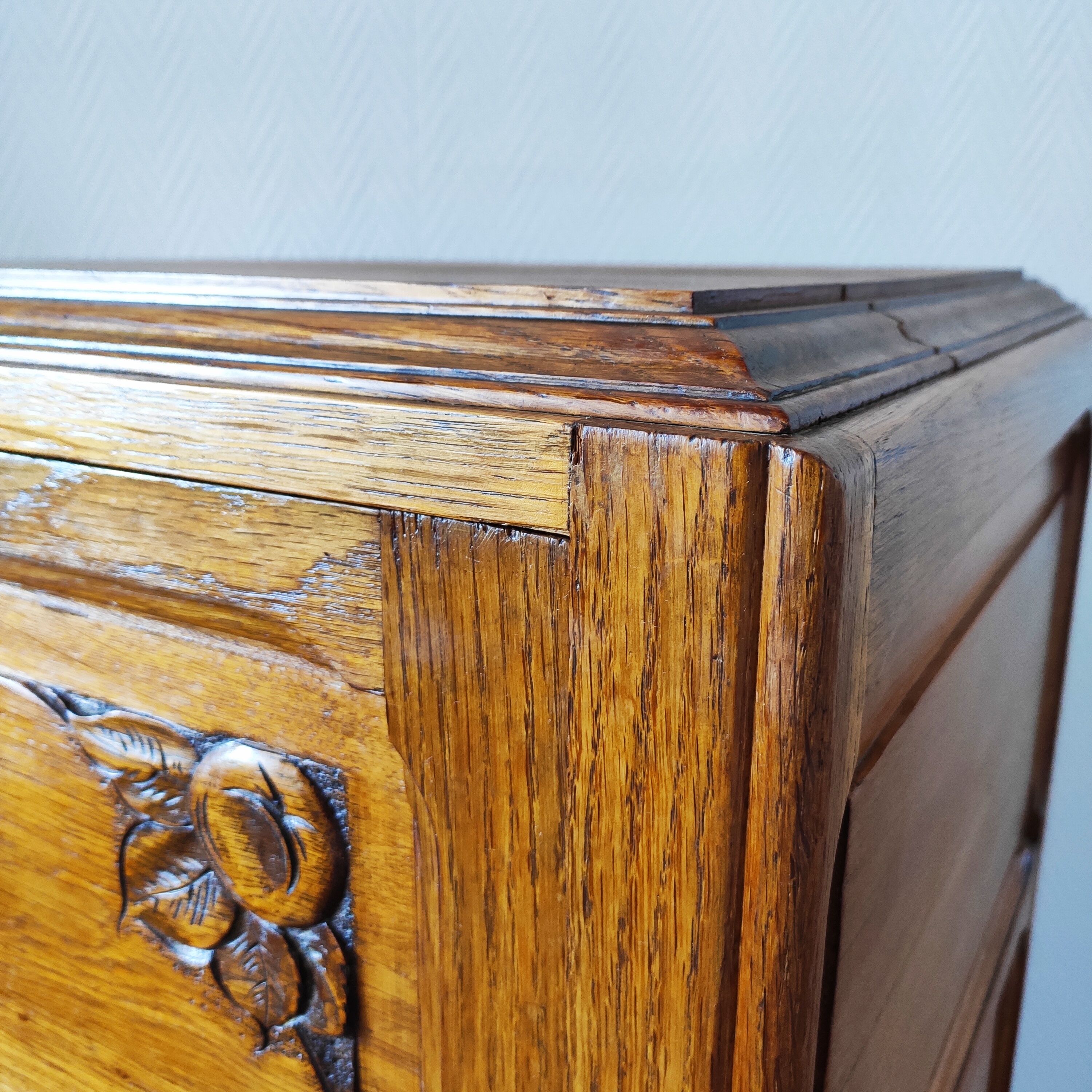 Art Deco oak chest of drawers