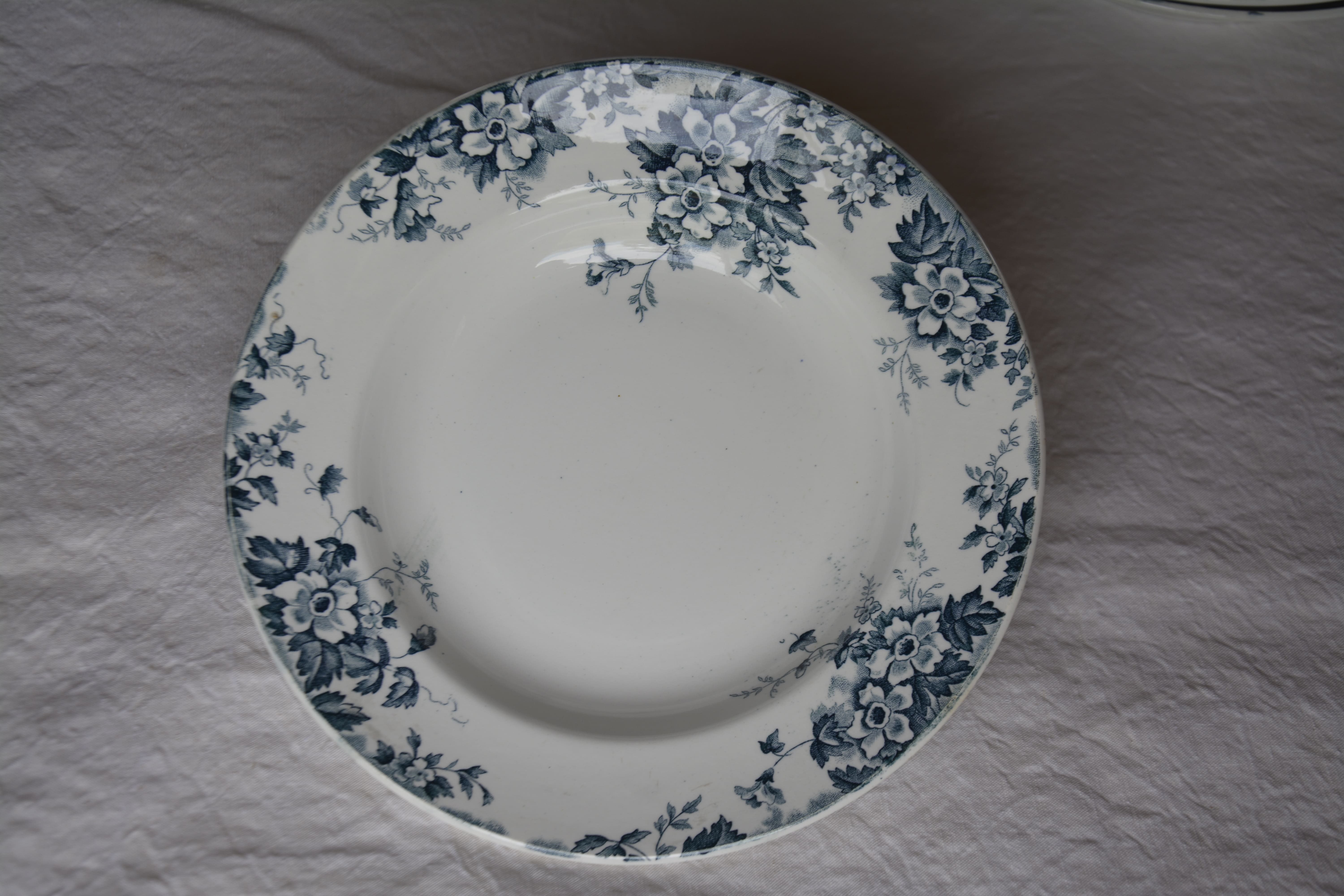 6 flat plates St Amand model Marie-Louise