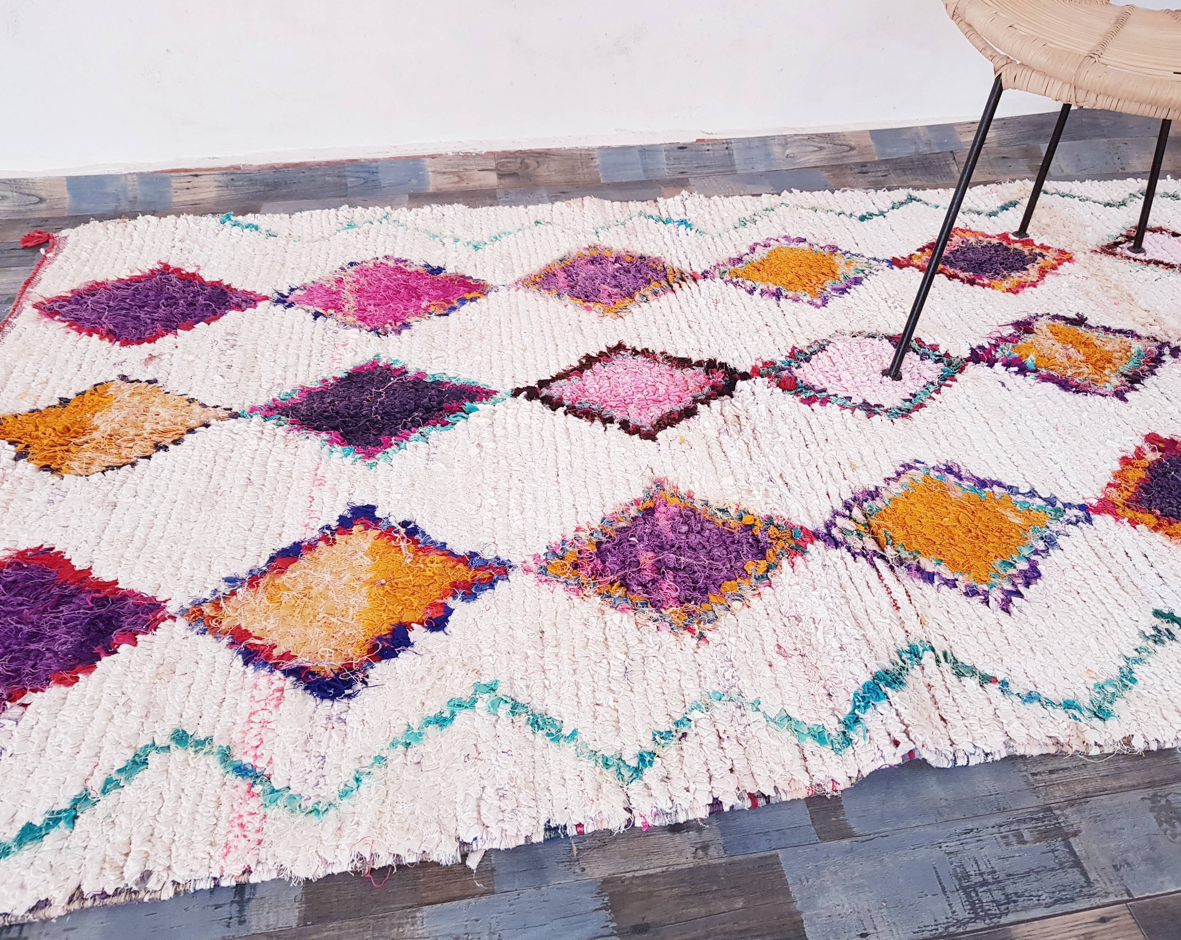 Vintage rug boucherouite 205x120 cm