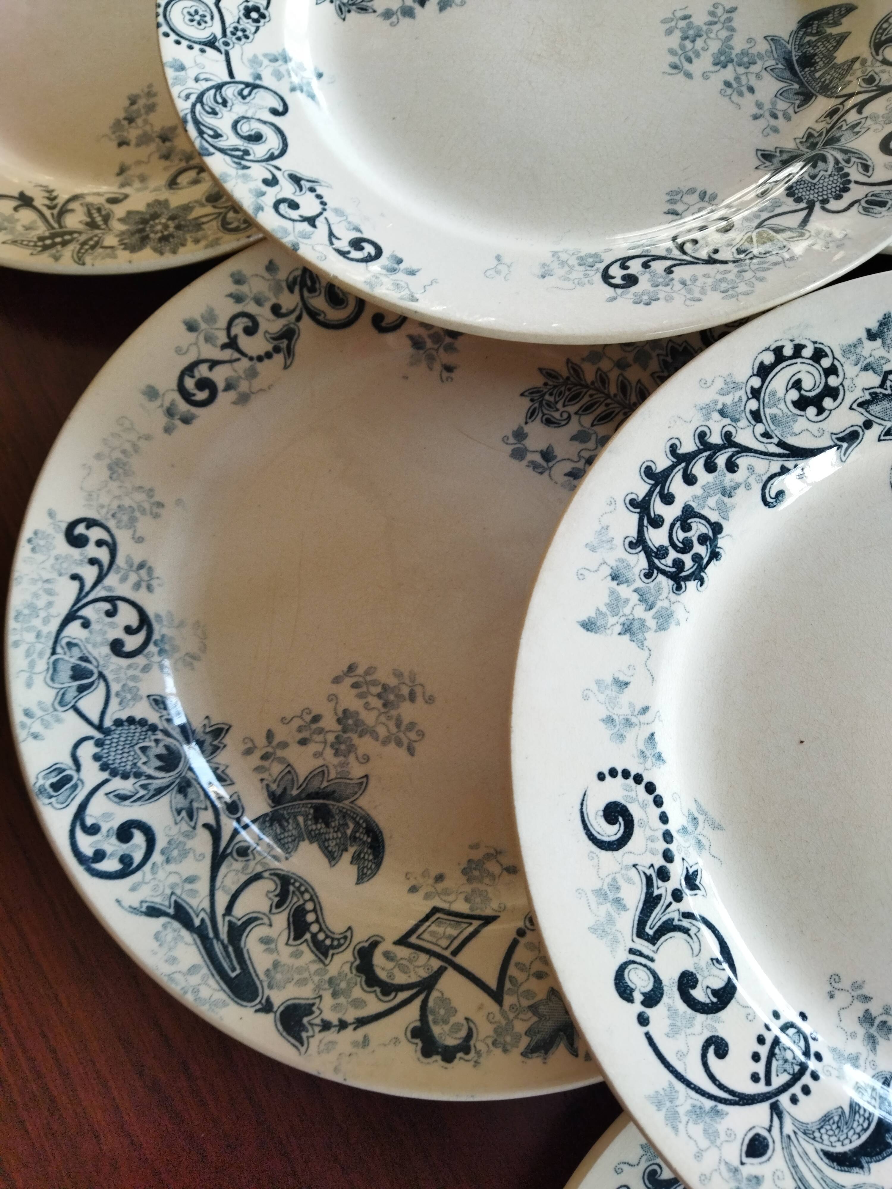 7 flat plates in iron earth HB & Cie, model Sévigné (Choisy-le-Roi)