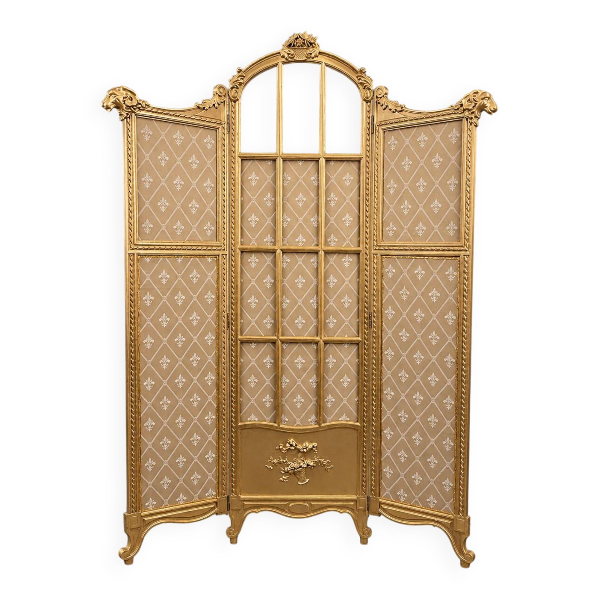 Paravent en bois doré décoré dans le style Louis XVI, orné de têtes de bélier.