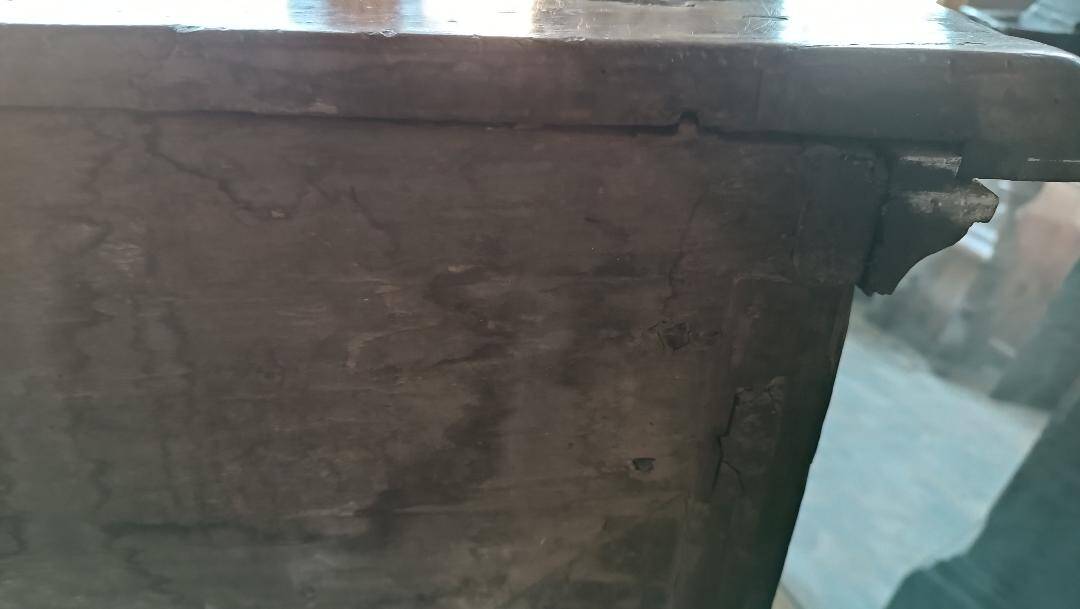 Grand Buffet Antique Du 17ème Siècle En Noyer Du Nord De l'Italie