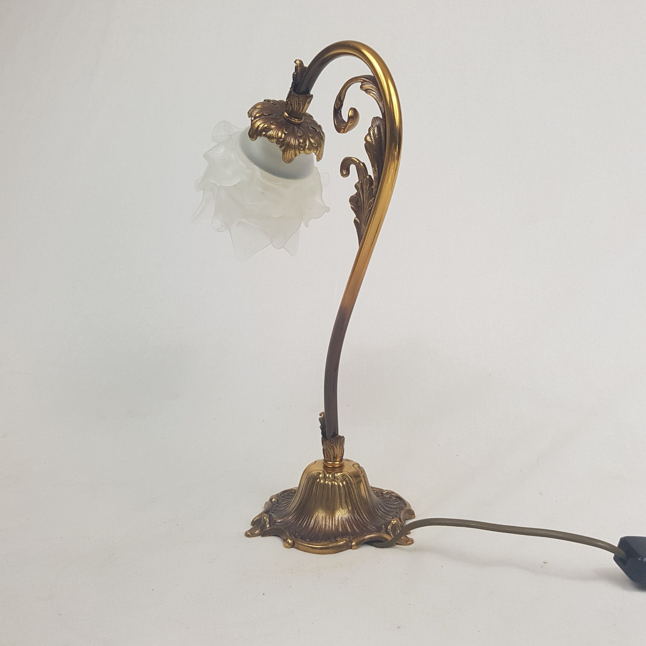 Flower gilded bronze lamp