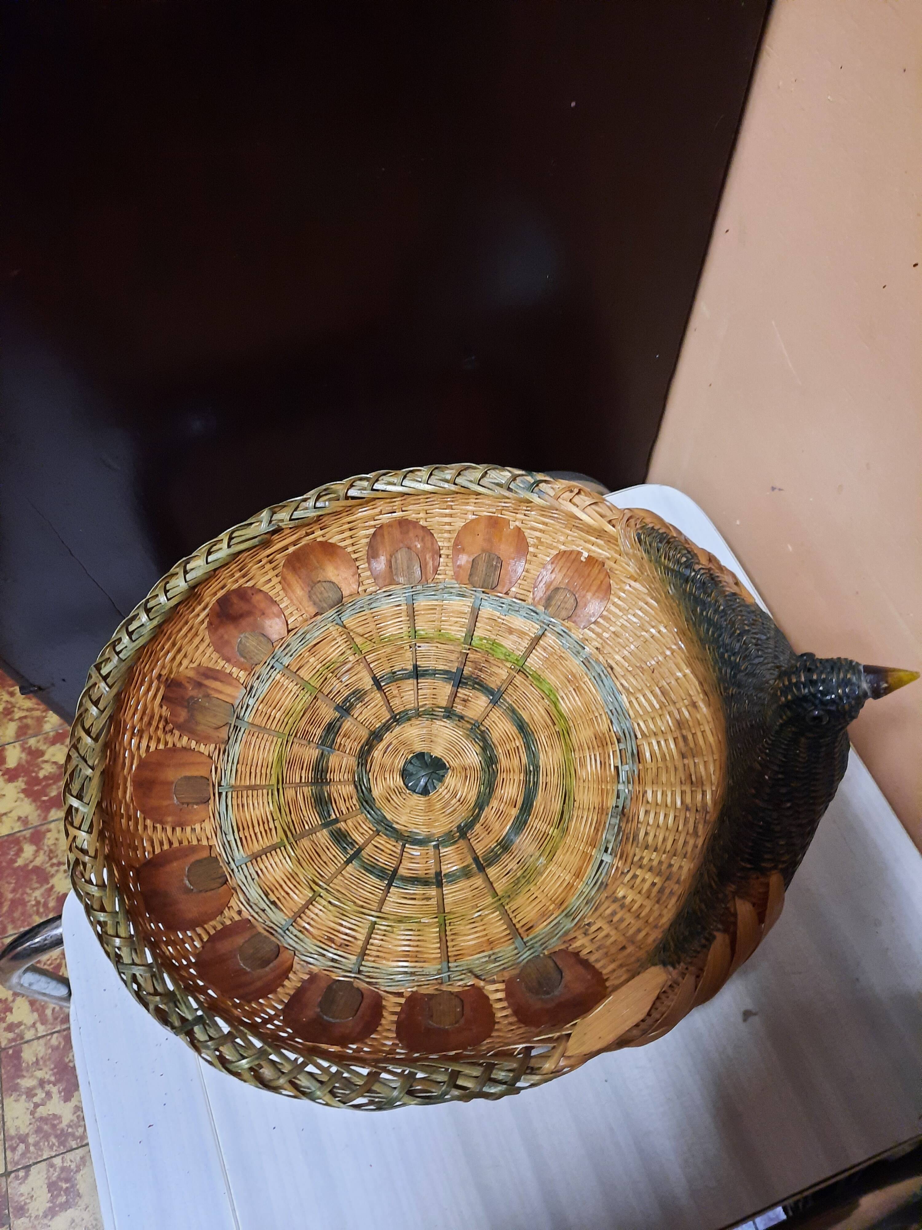 Peacock-shaped basket