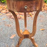 Paire de guéridons / tables de nuit en bois et marbre avec tiroirs