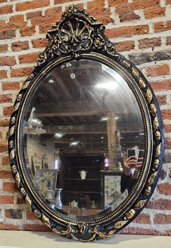 Ancien miroir ovale patiné noir et doré style louis xv