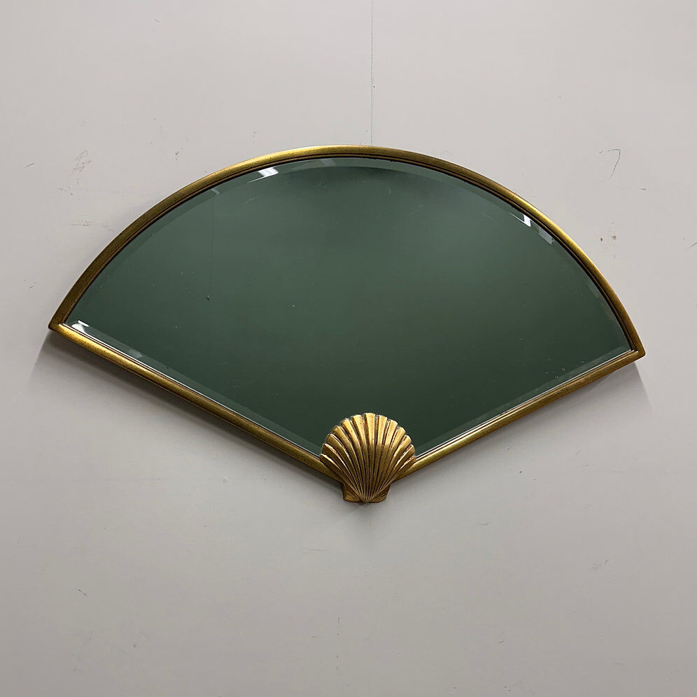 Miroir en forme d'éventail Deknudt orné d'un motif de coquillage doré, Belgique, années 1980