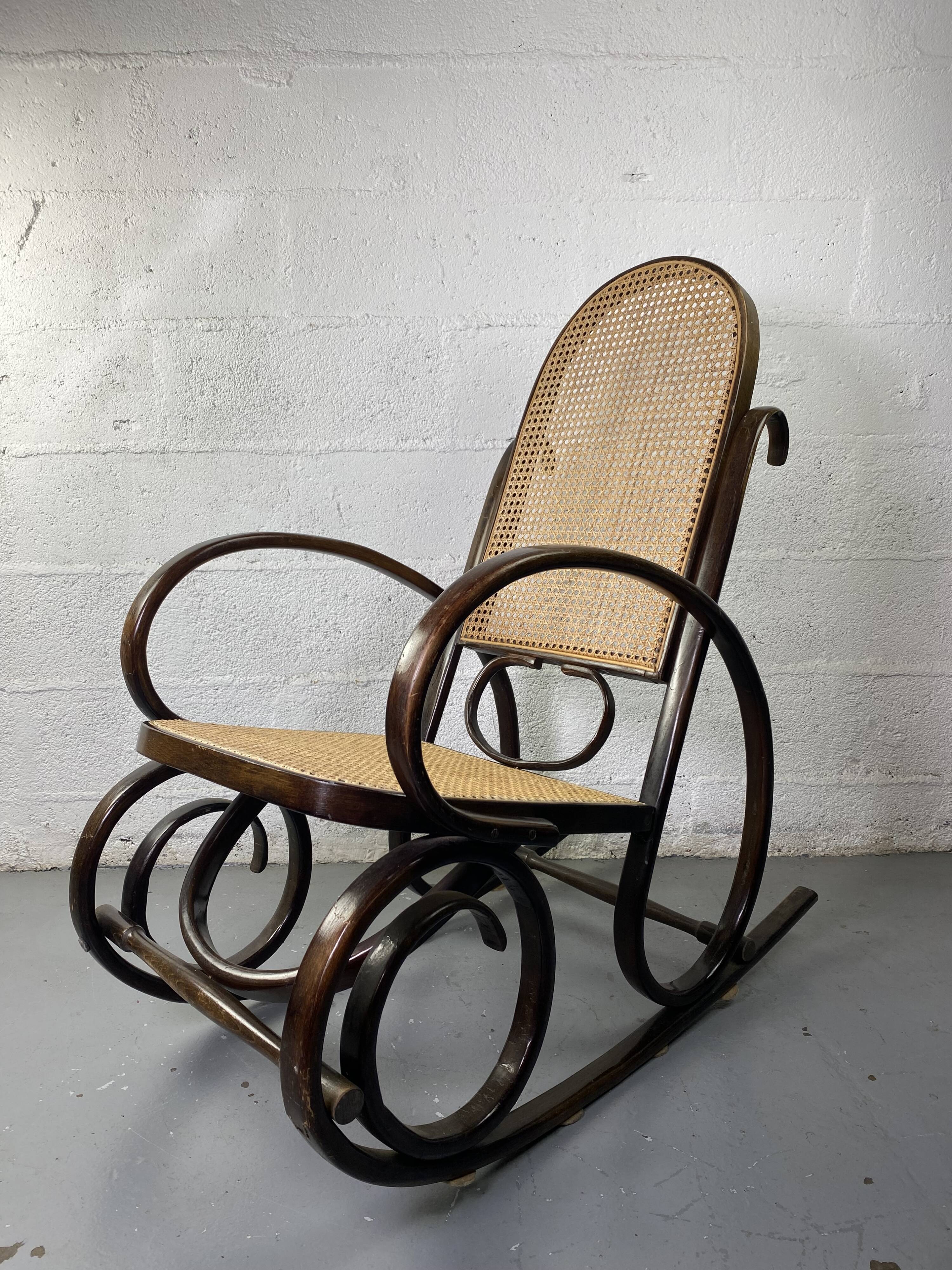 Rocking chair Chair in wood and Cannage from the 70s