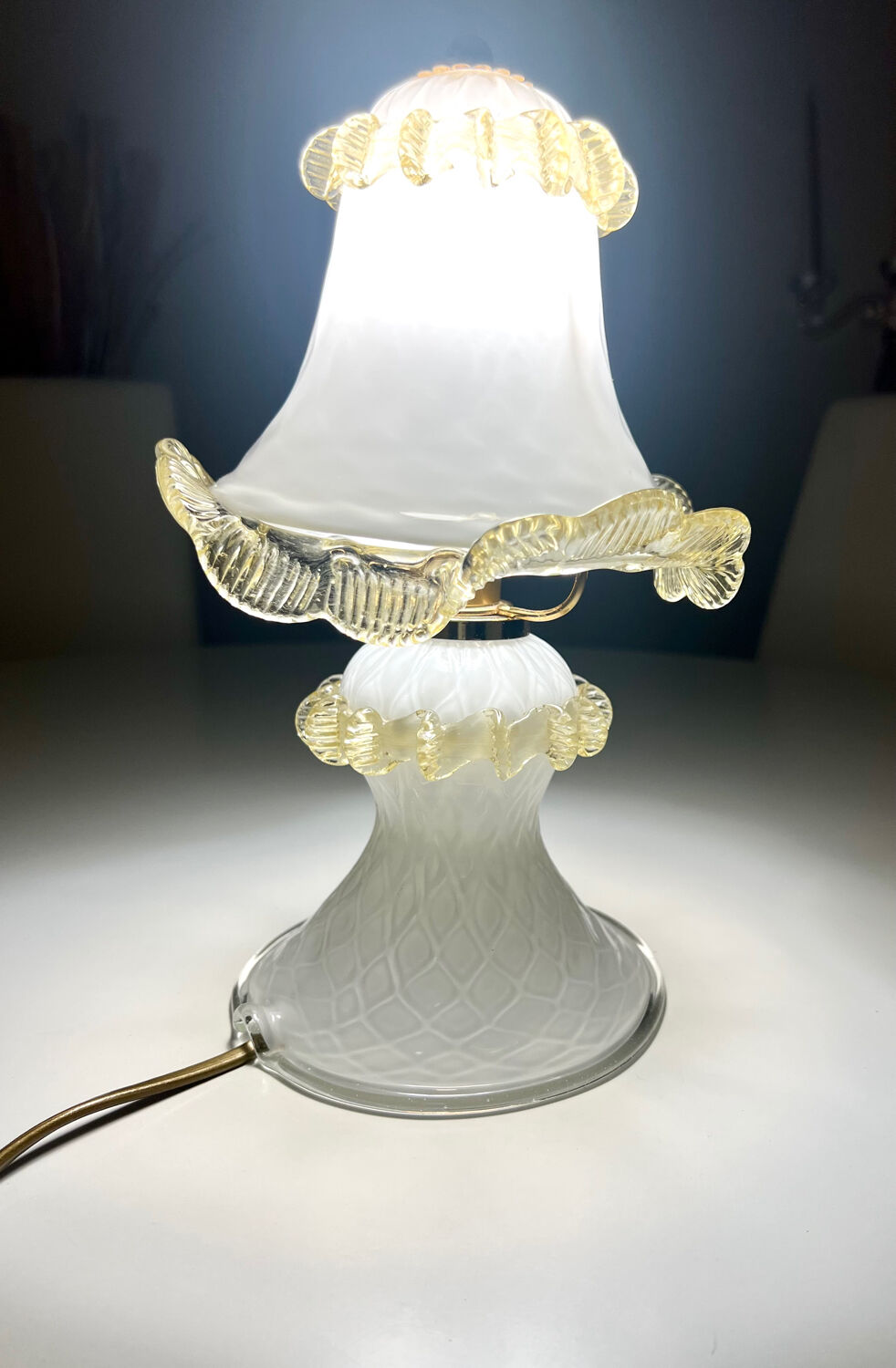 Vintage Murano glass lamp in white and amber opal – Italy, years.