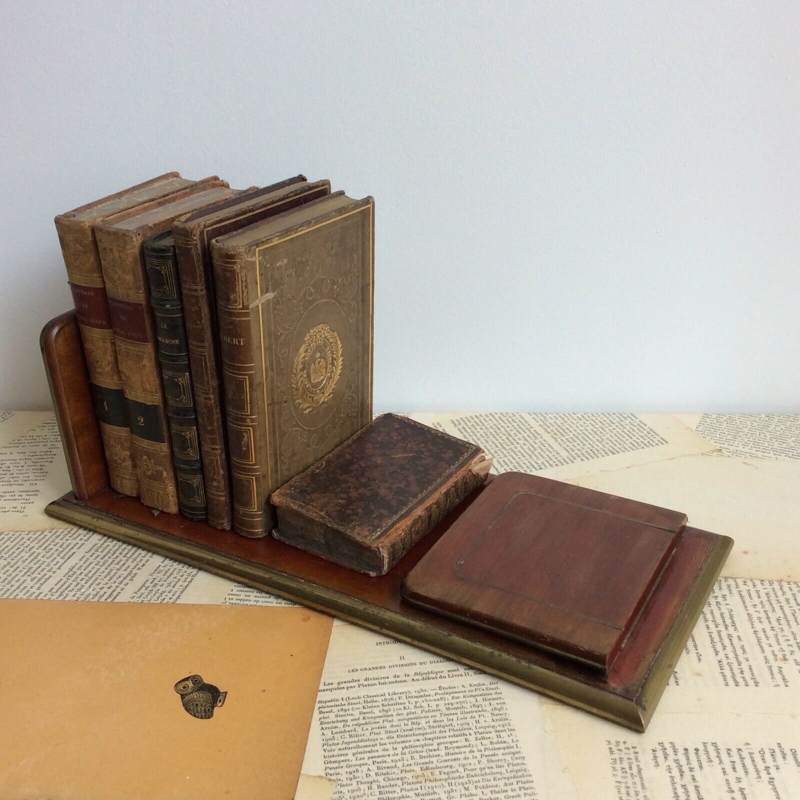 Folding bookend in Wood and Brass late nineteenth early twentieth
