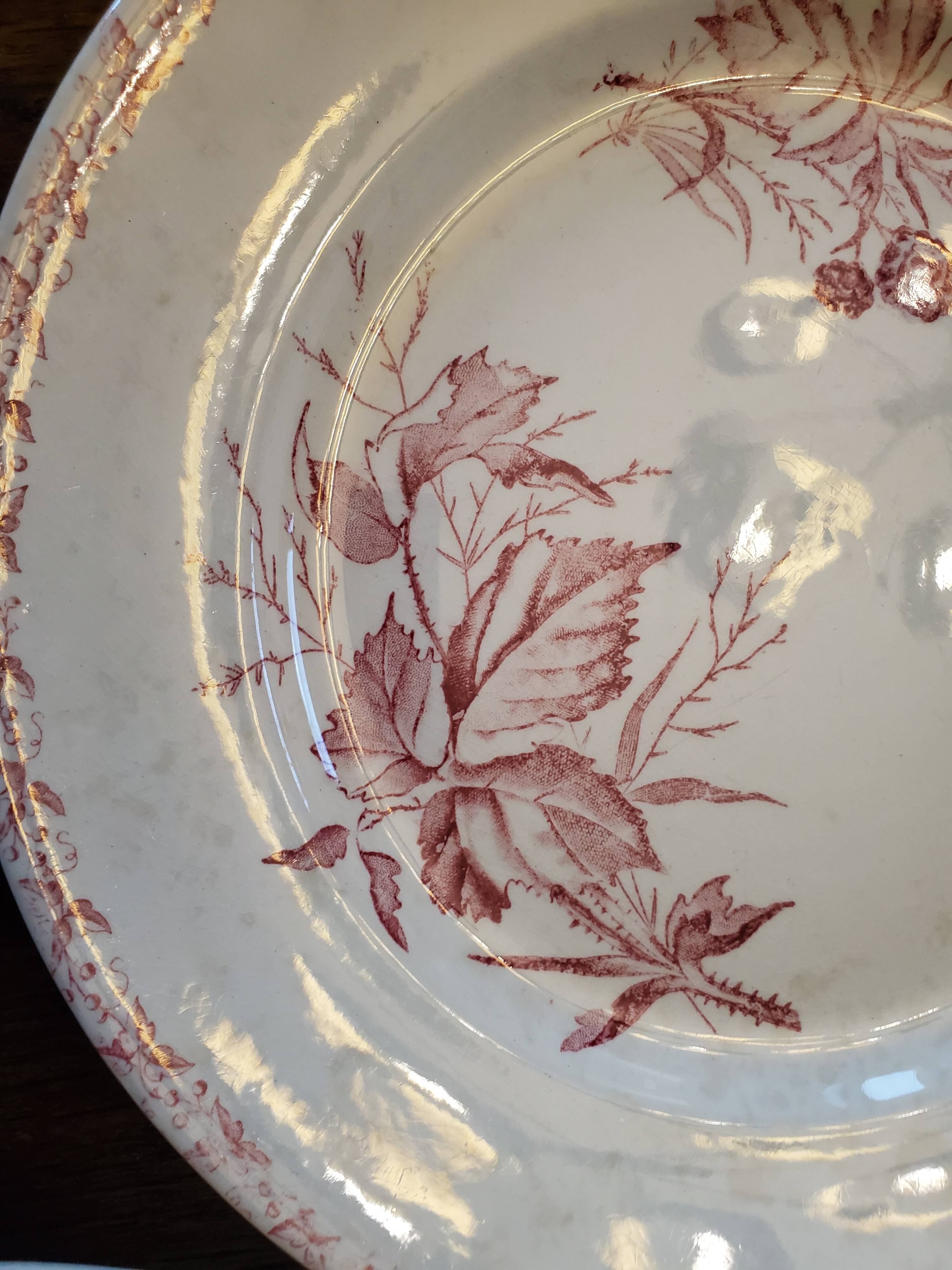 Assiettes terre de fer rose collection "mûres"
