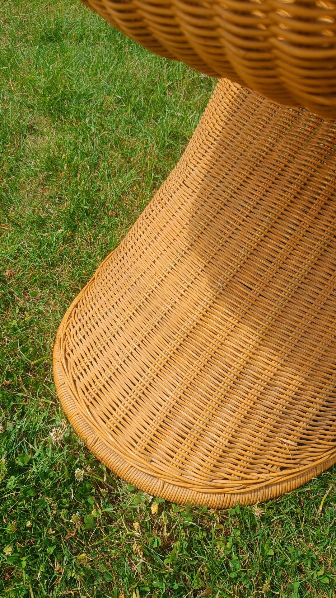Vintage rattan chairs – cantilever design in the style of Panton – 1970s