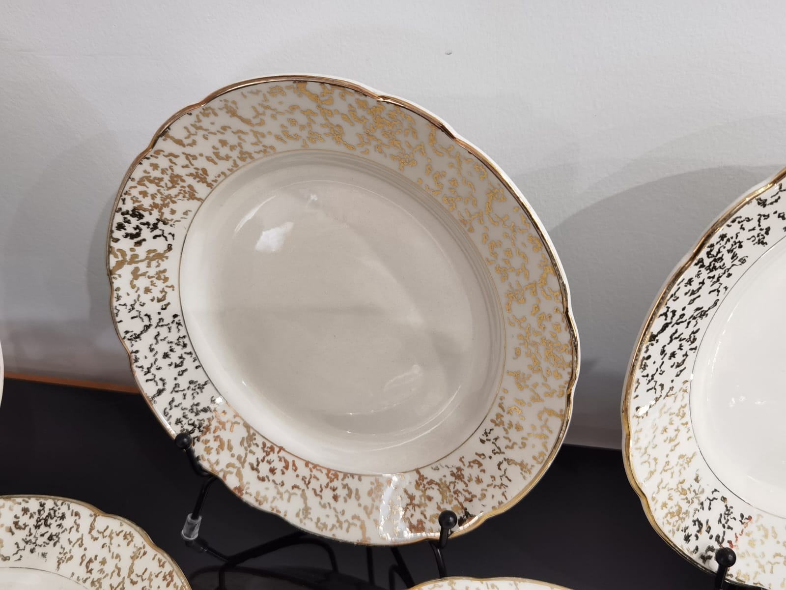 White and golden dessert plates Villeroy and Boch