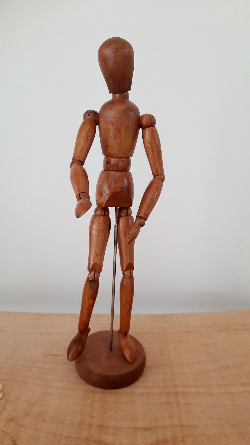 Articulated wooden mannequin puppet