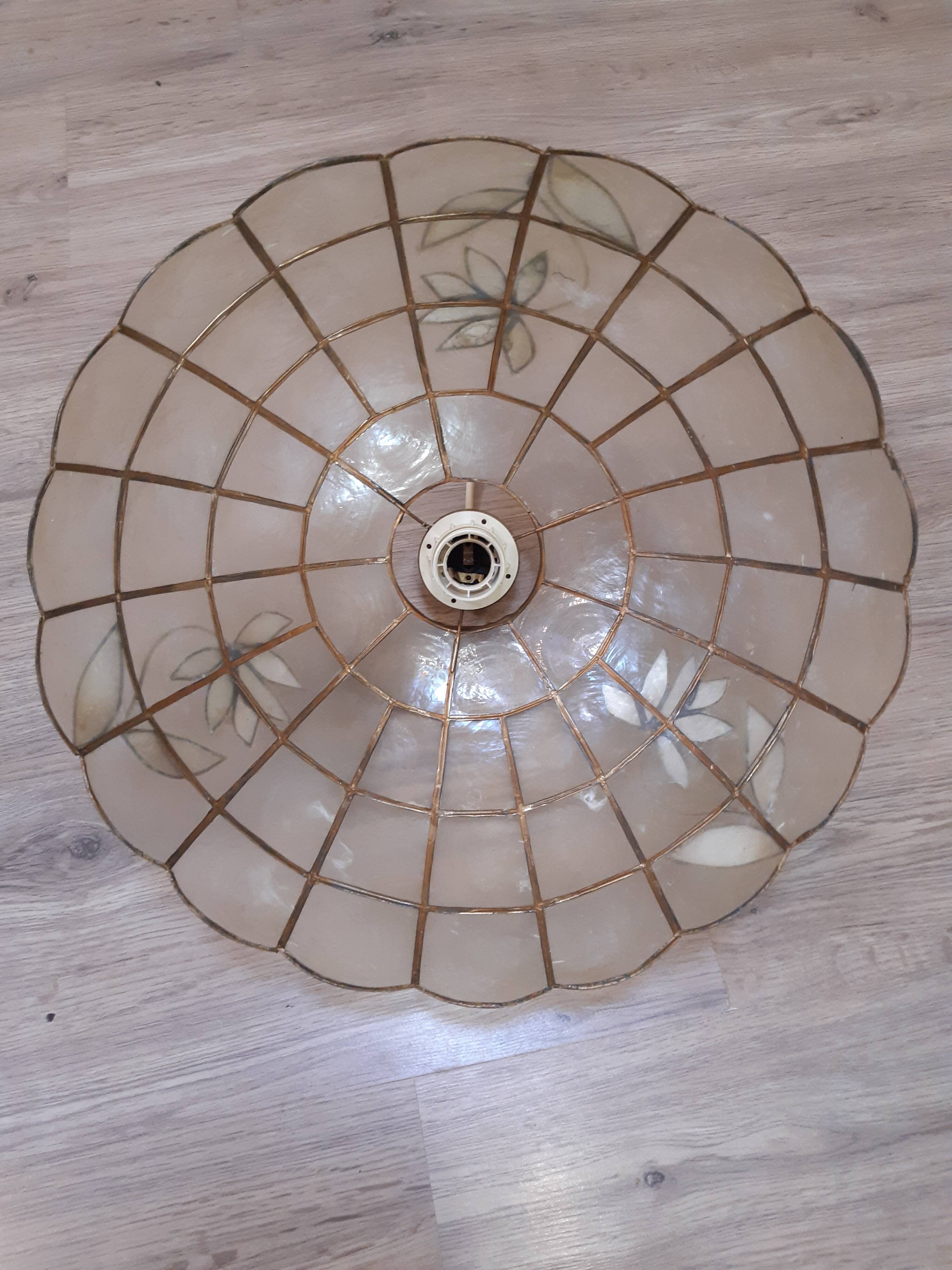 Mother-of-pearl suspension