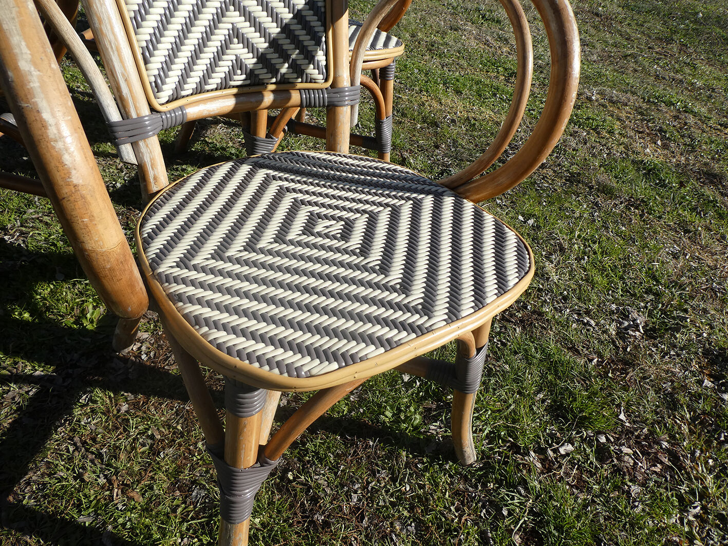 Lot de 6 fauteuils bistrot de terrasse en rotin type "parisienne"