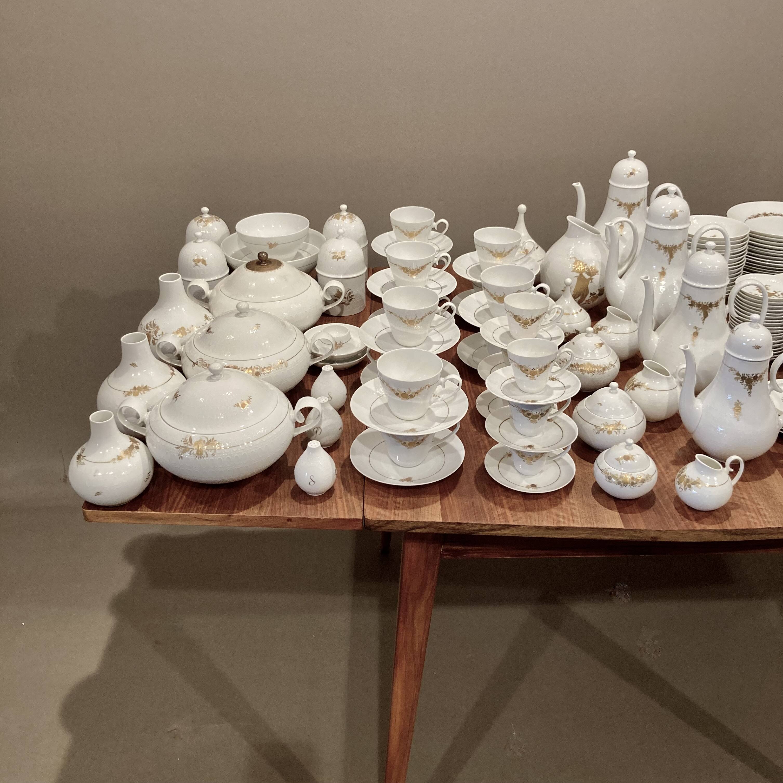 145-piece porcelain service, "bjorn winnblad" design, 1950.