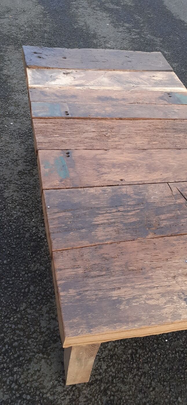 Table basse style brutaliste