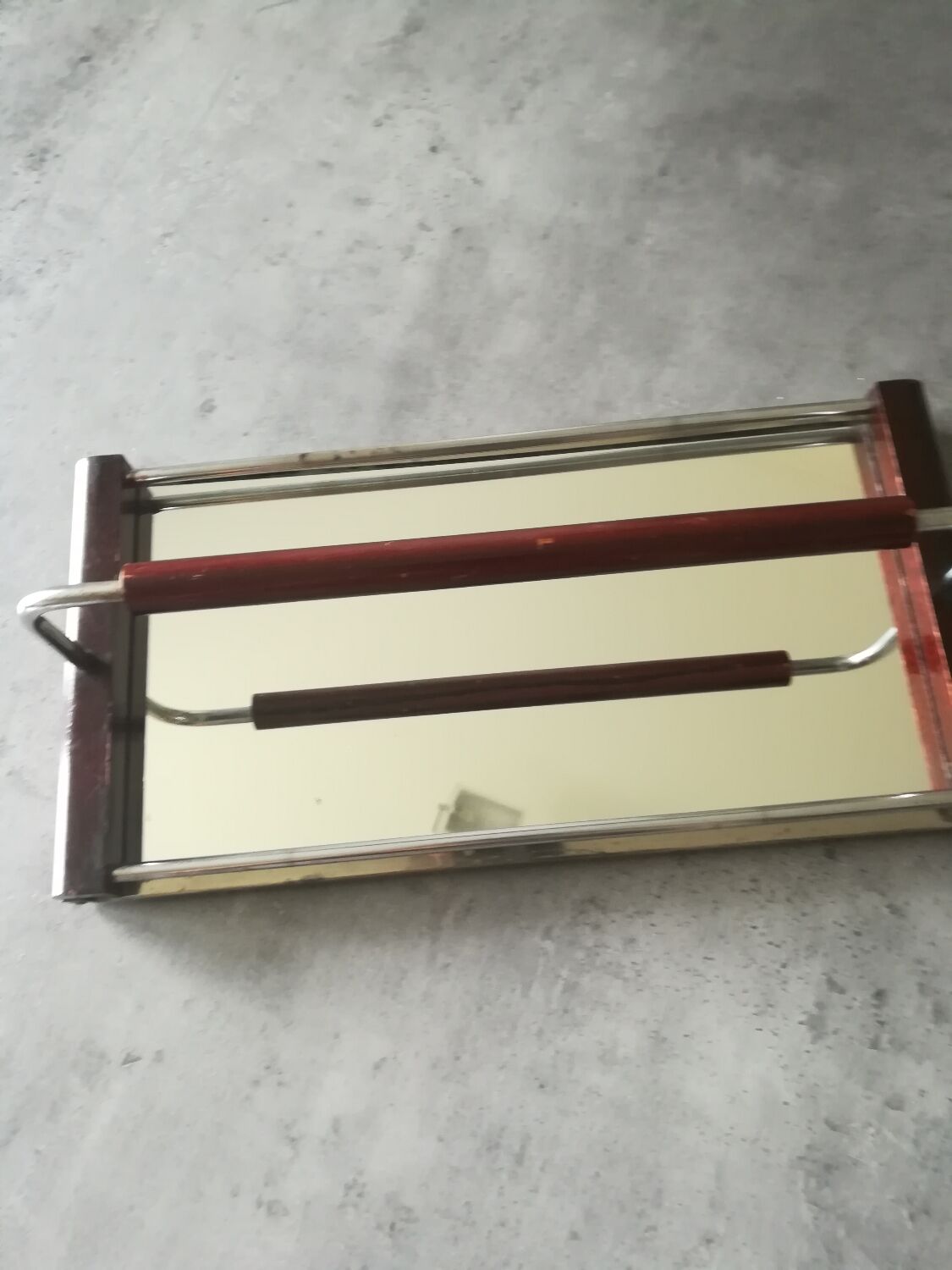 Mirrored tray with handle