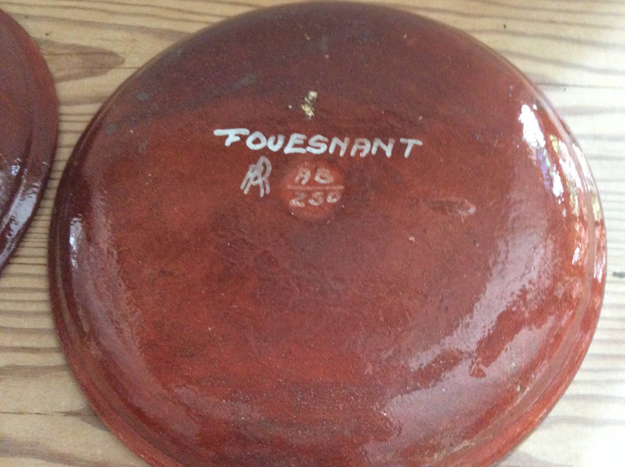 Flat terracotta plates