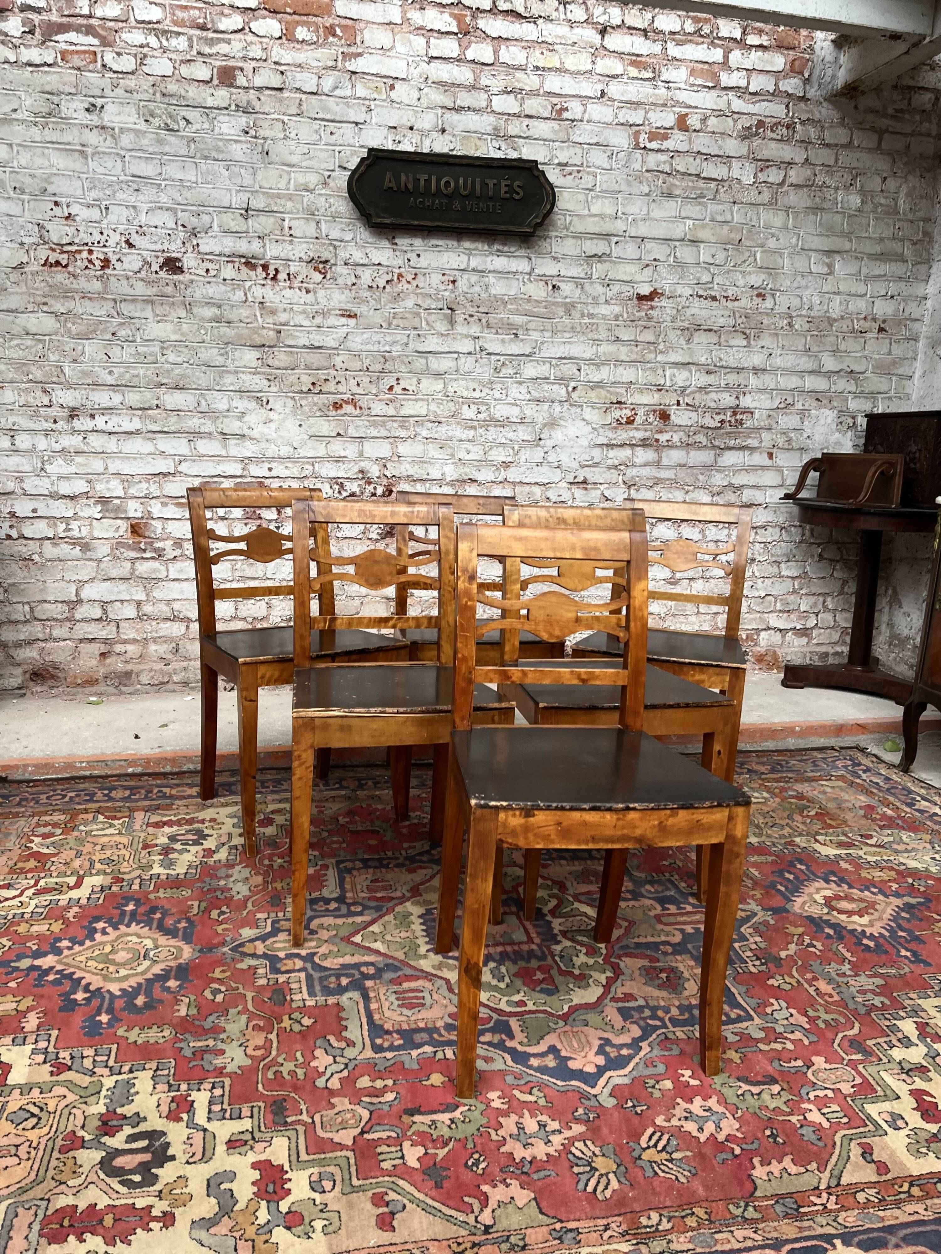 Suite de six chaises en bois naturel XIX eme siècle