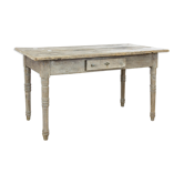 Table de ferme rustique avec des tuiles