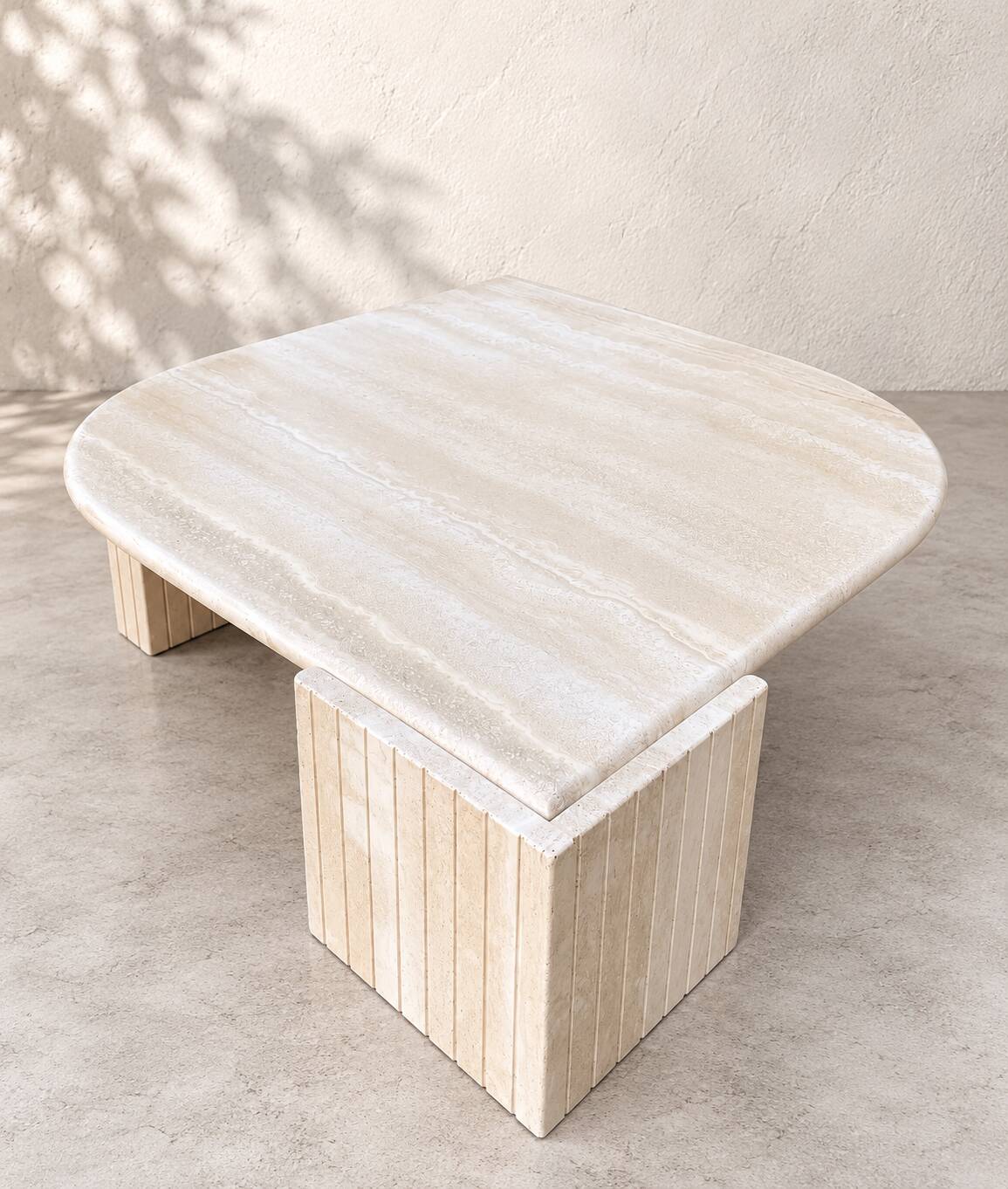 Grande table basse vintage en travertin – plateau sculptural –