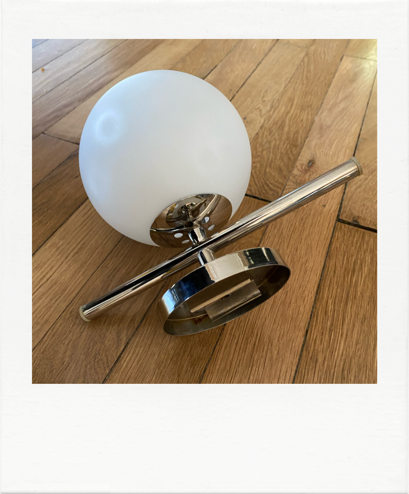 Applique chrome et opaline, années 70