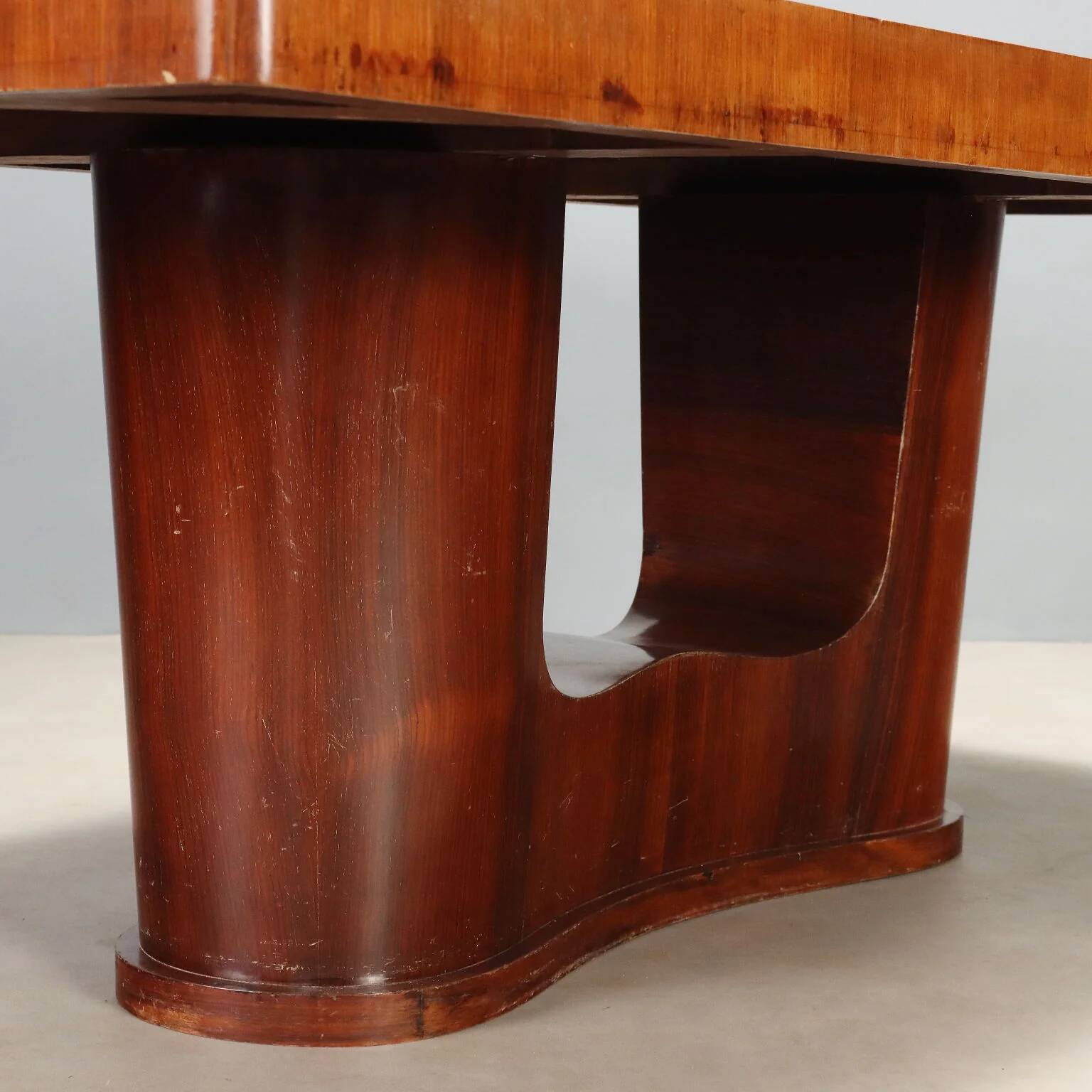 Table en bois plaqué des années 1950