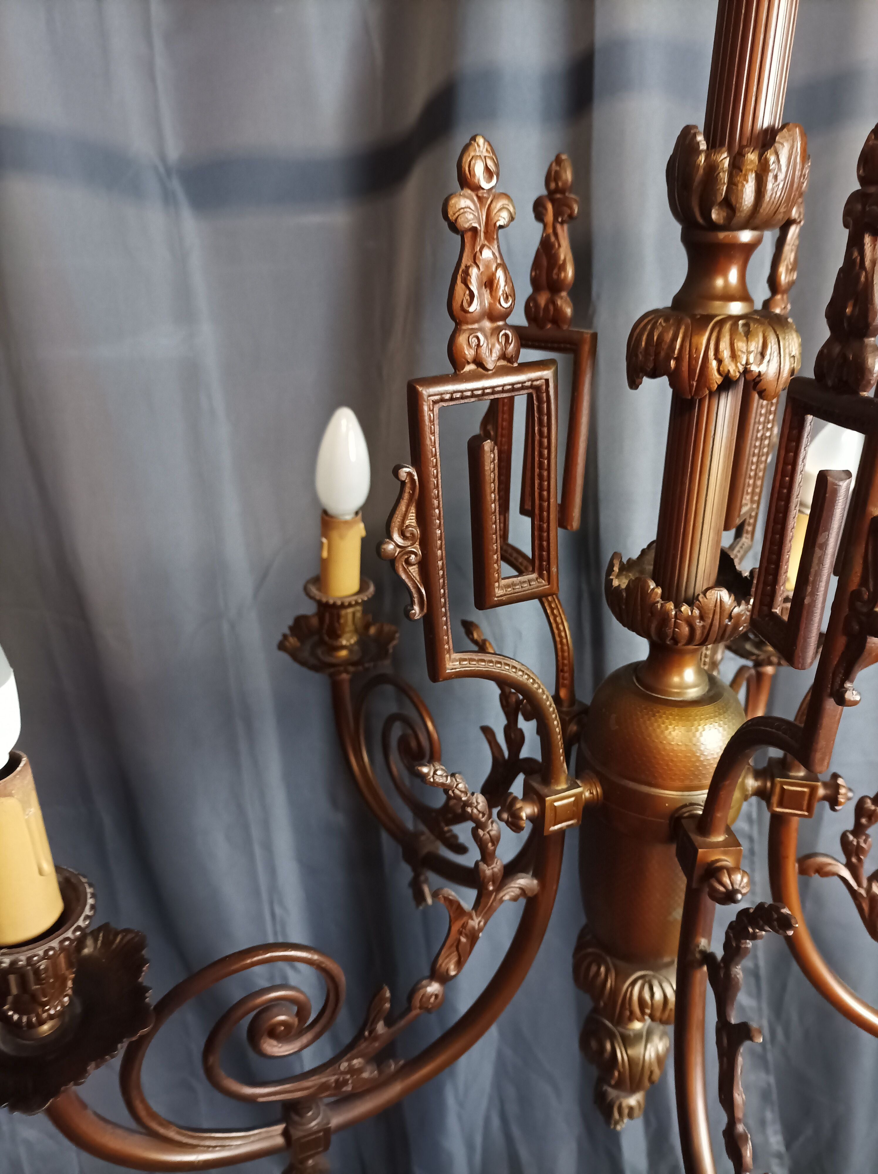 Louis XVI chandelier in bronze and brass