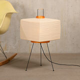 Lampe Akari 7A par Isamu Noguchi pour l’atelier Ozeki et Vitra