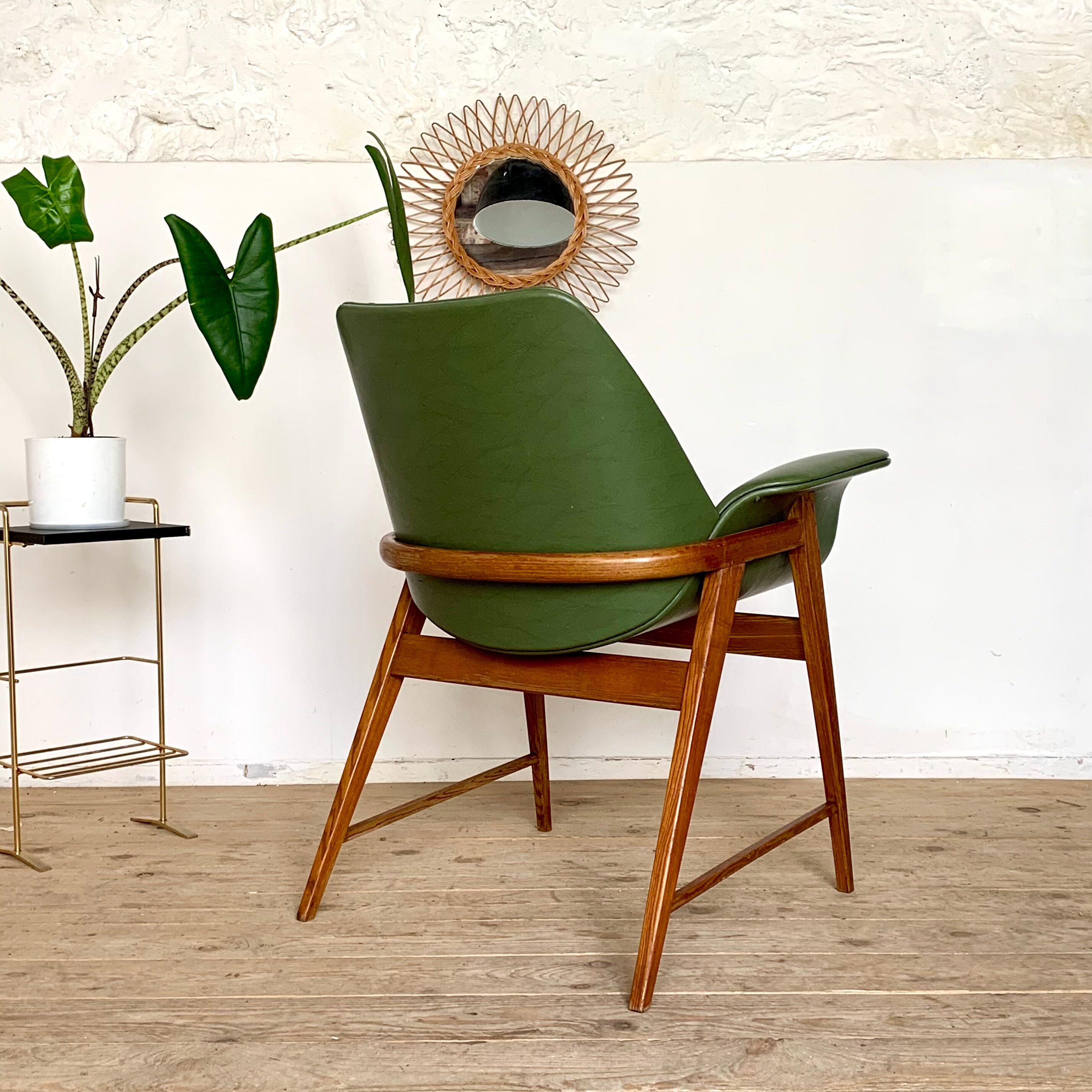 Vintage tulip armchair oak and green skai