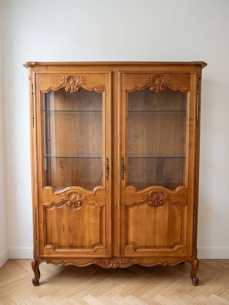 Classic display cabinet in cherry wood, Louis XV style.