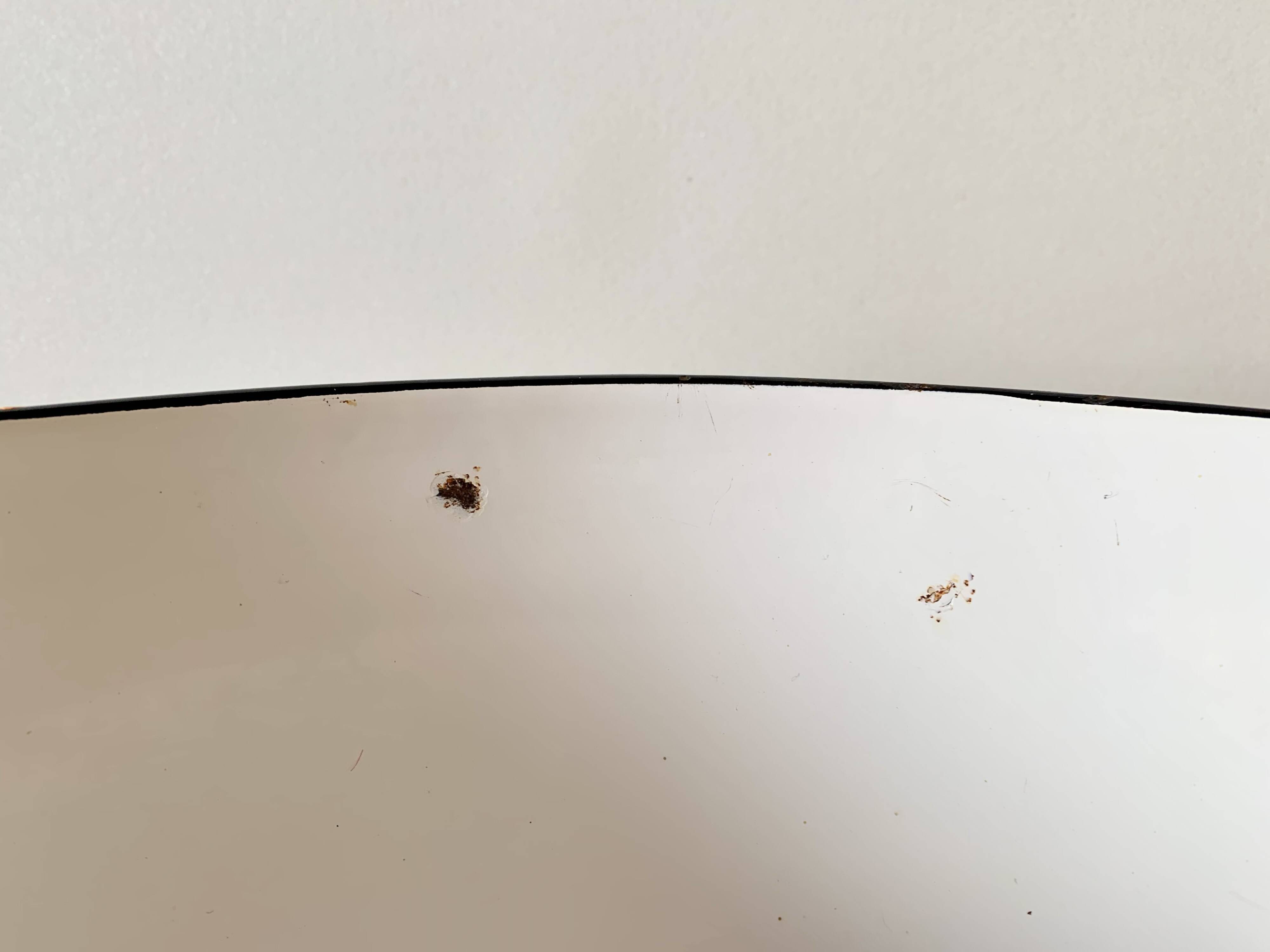 Large vintage basin in white enameled sheet metal