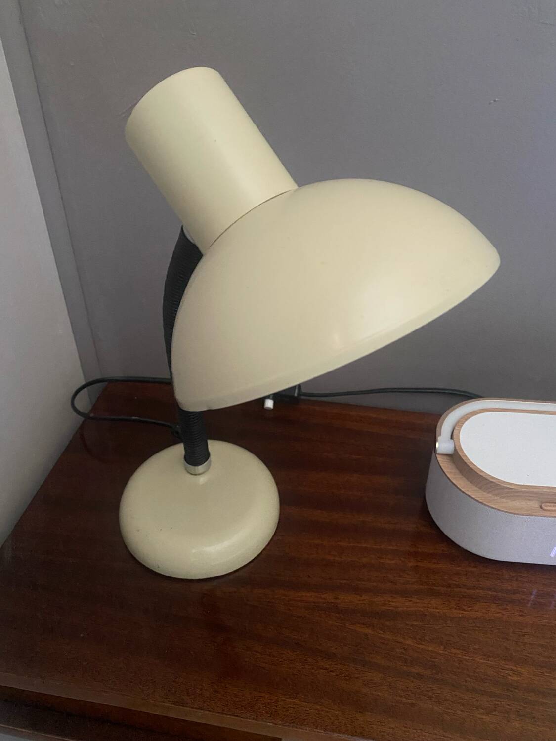 Beige metal desk lamp