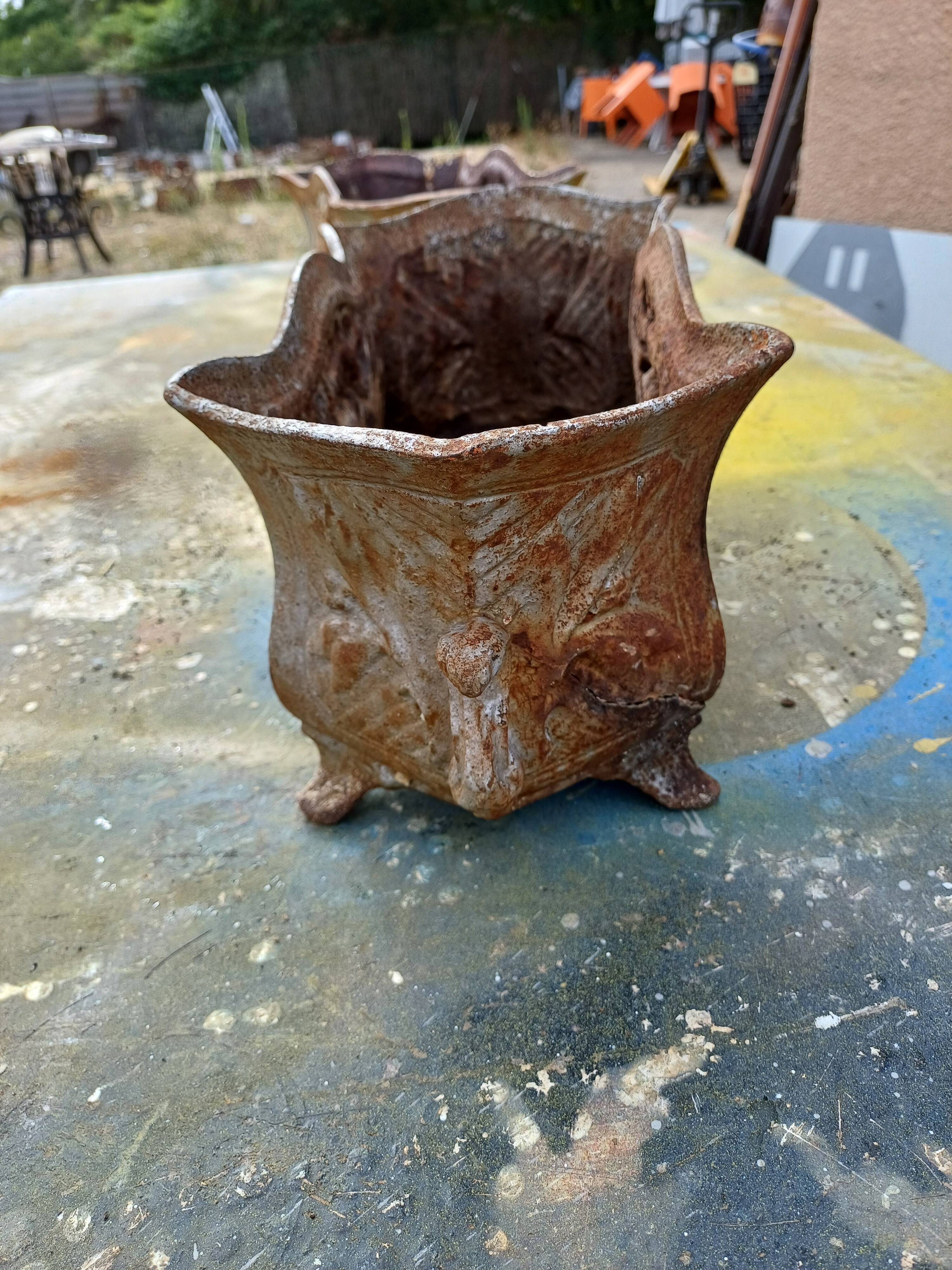 Pair of enamelled cast iron planters from 1900 from Charleville-Mézières