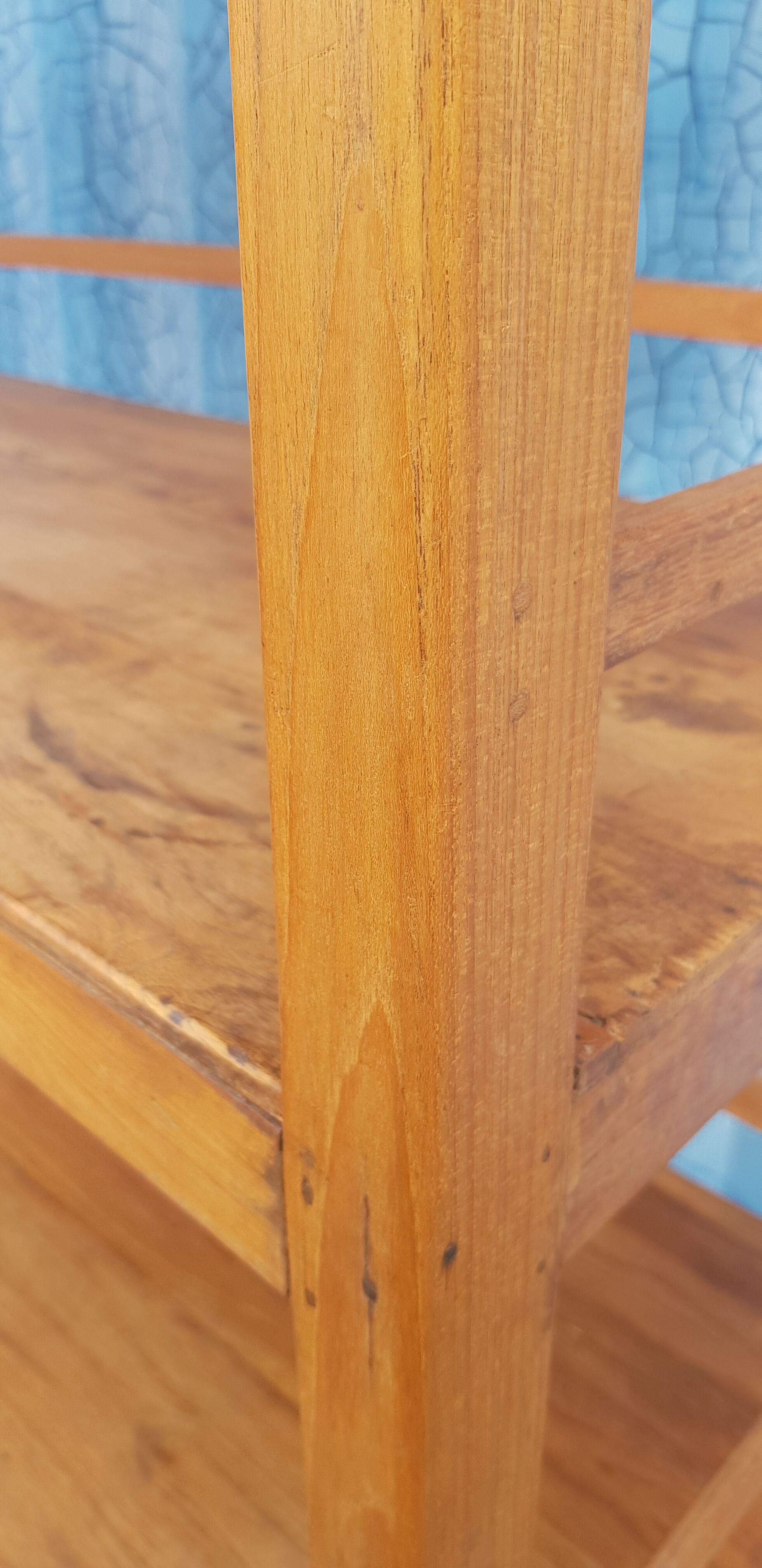 Shelf in solid teak